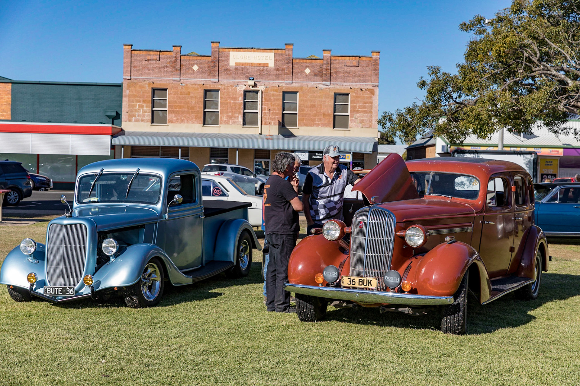 Grand Automobile Display on Palmerin