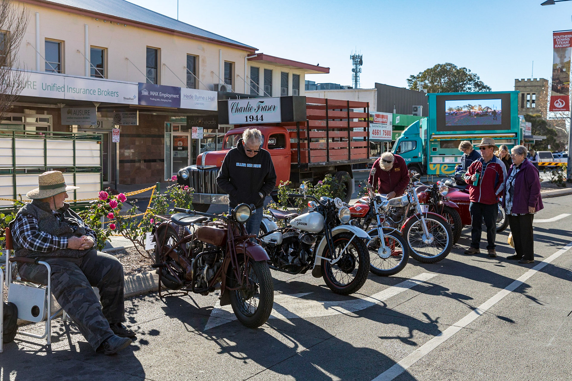 Grand Automobile Display on Palmerin