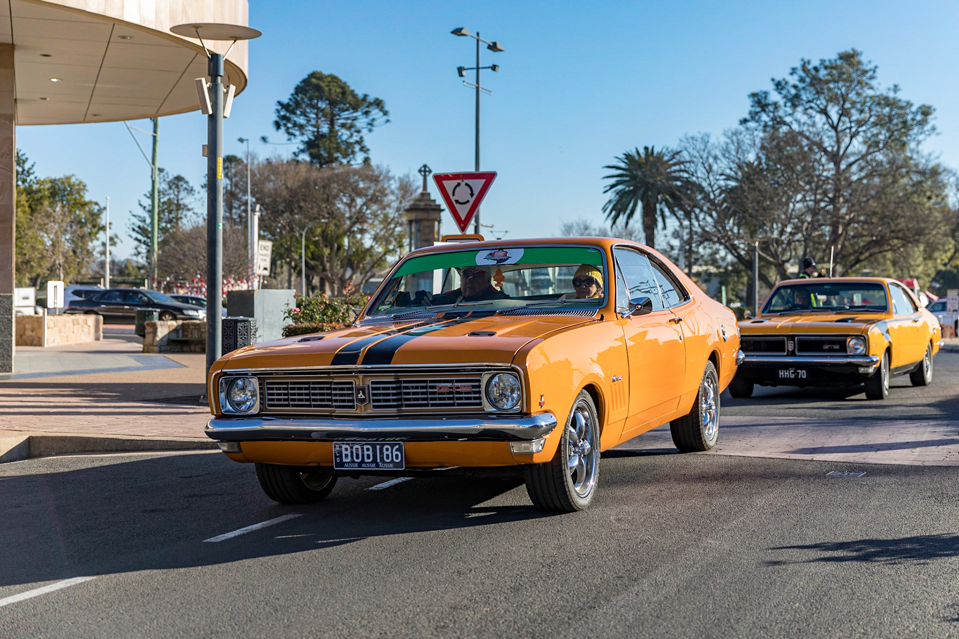 Grand Automobile Display on Palmerin