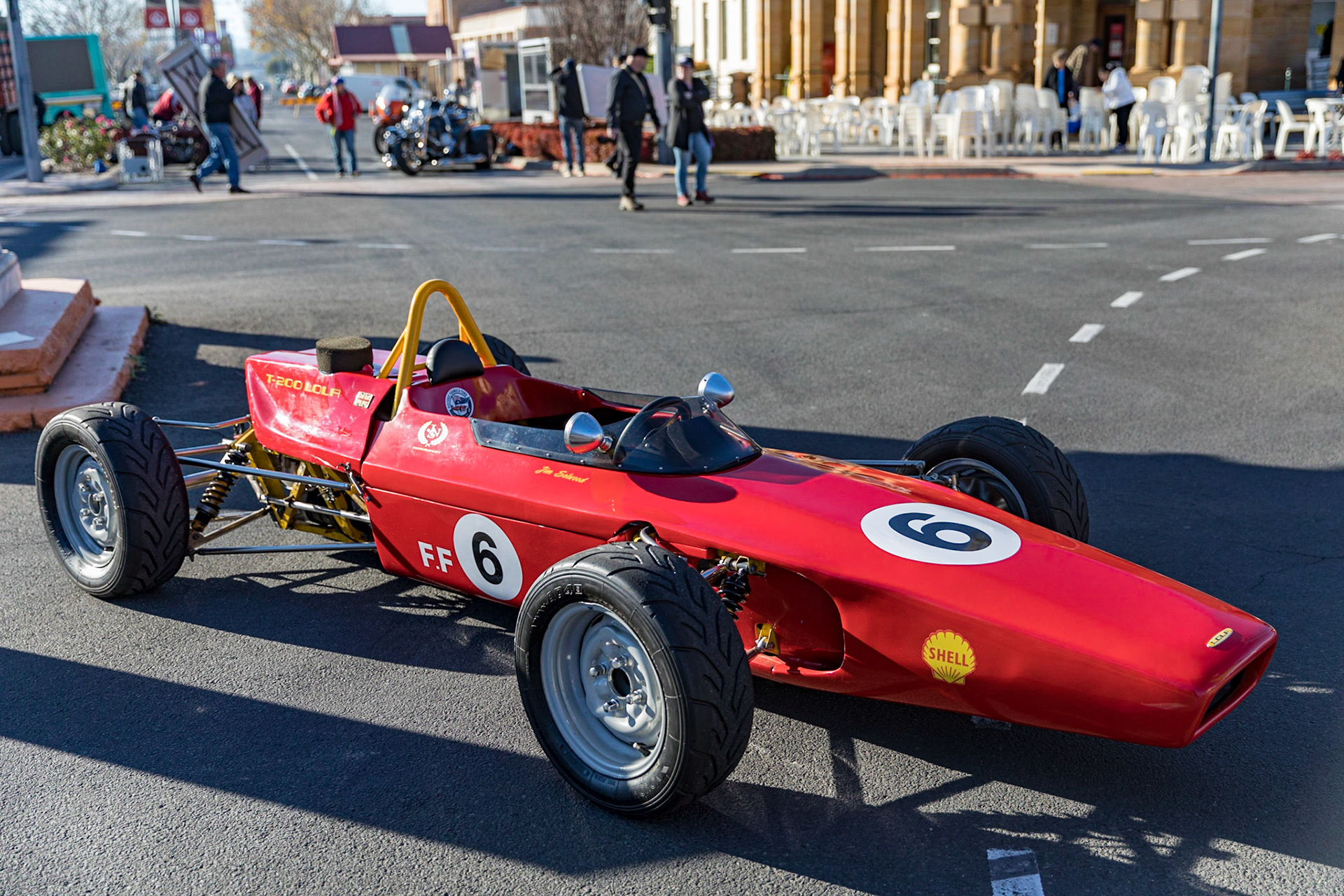 Grand Automobile Display on Palmerin