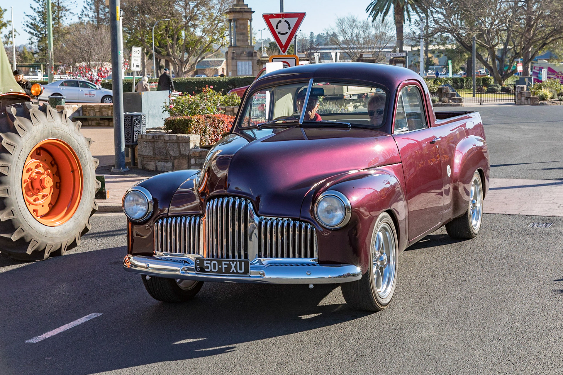 Grand Automobile Display on Palmerin