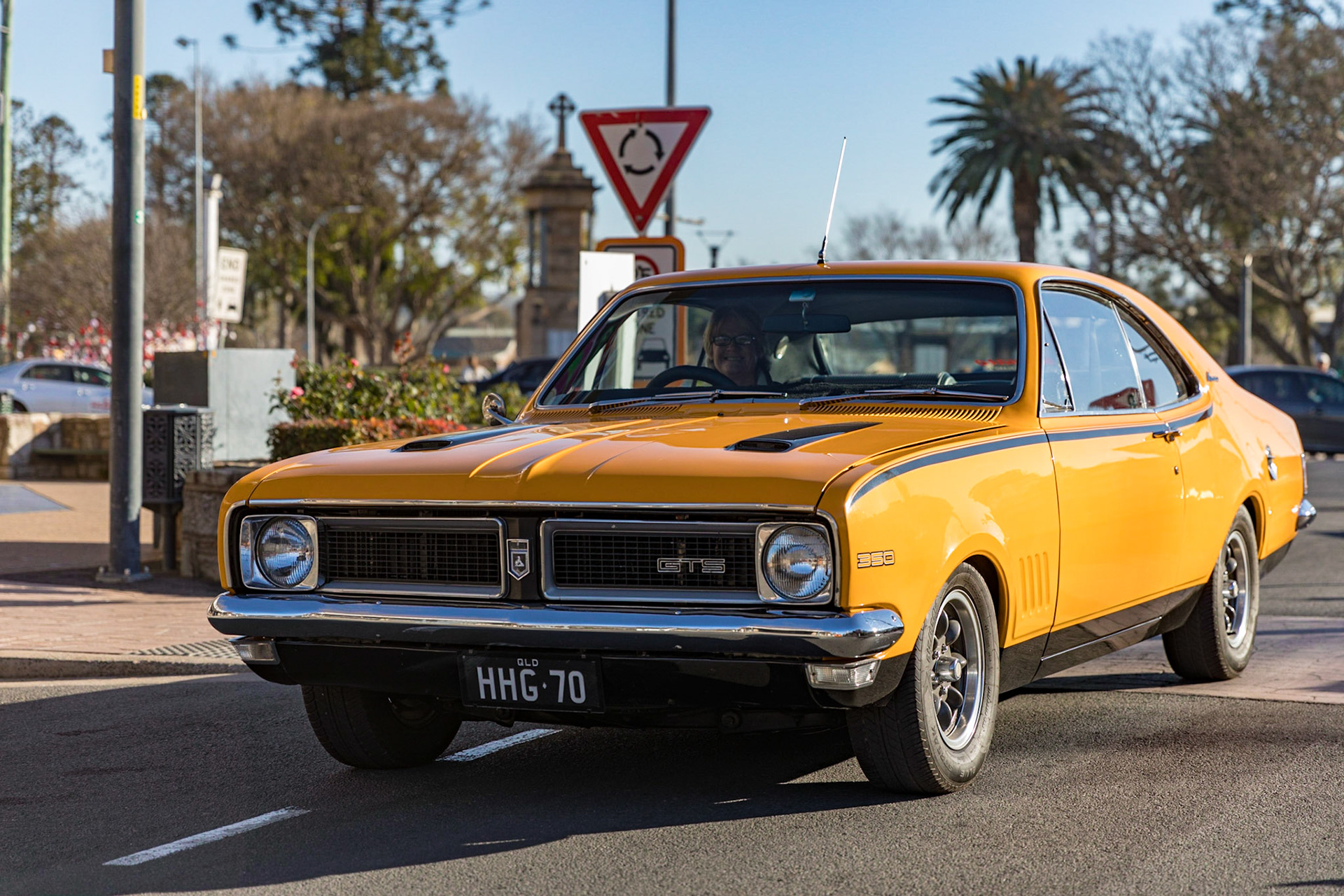 Grand Automobile Display on Palmerin