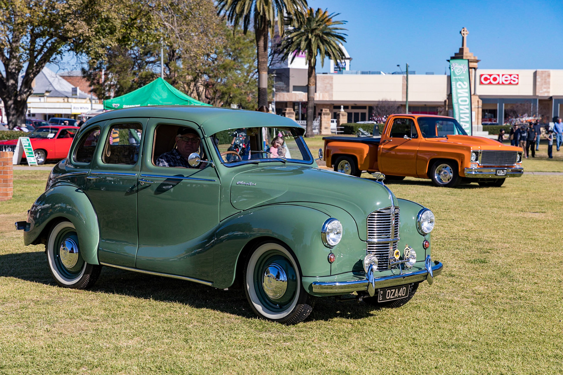 Grand Automobile Display on Palmerin