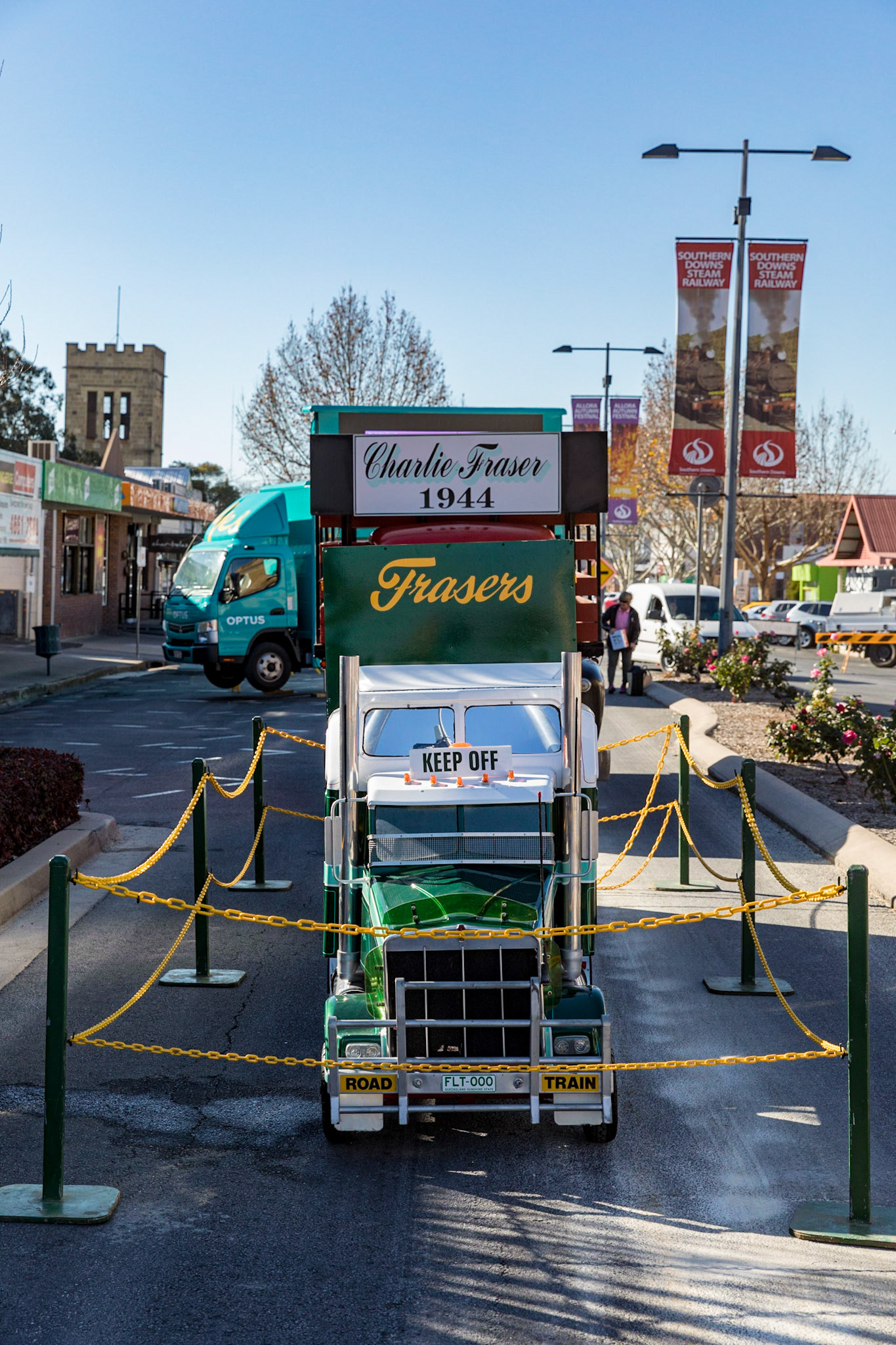 Grand Automobile Display on Palmerin