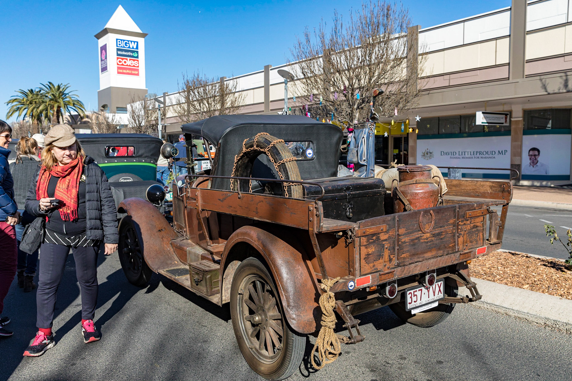 Grand Automobile Display on Palmerin