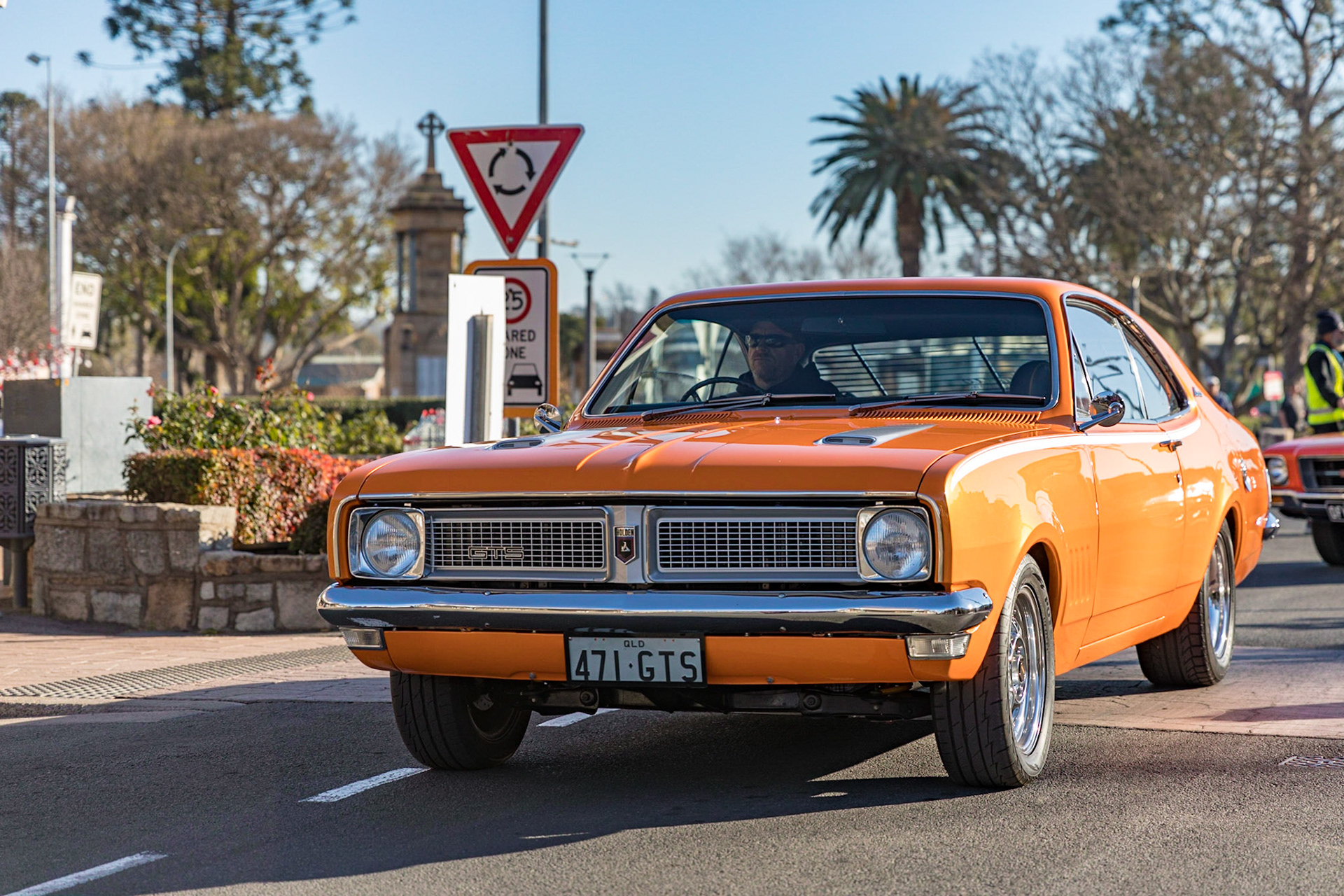 Grand Automobile Display on Palmerin