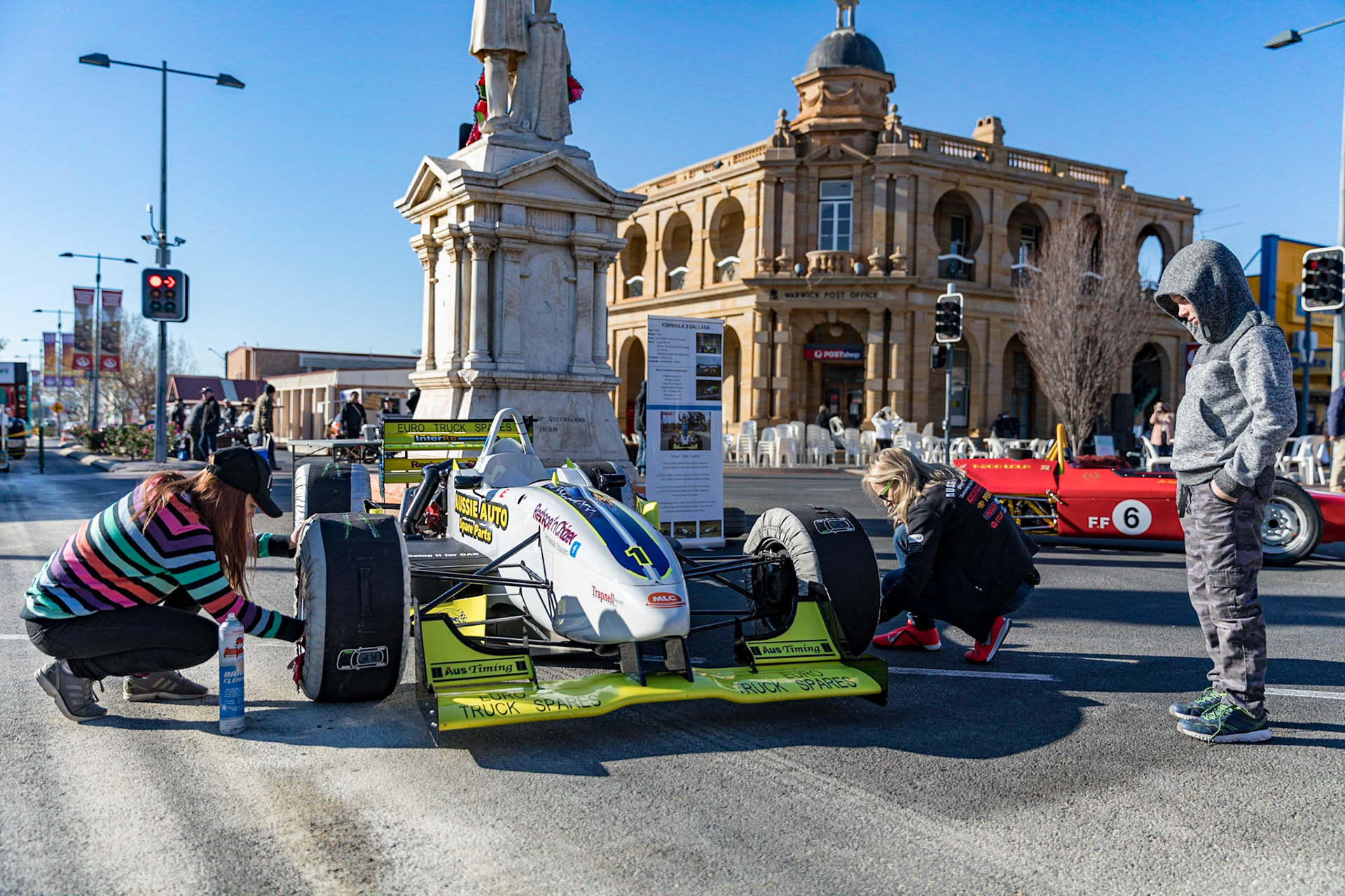 Grand Automobile Display on Palmerin