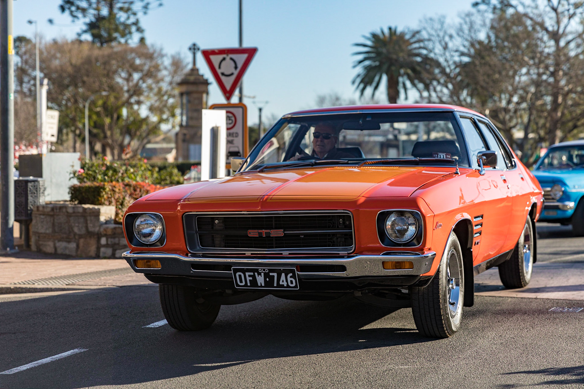 Grand Automobile Display on Palmerin