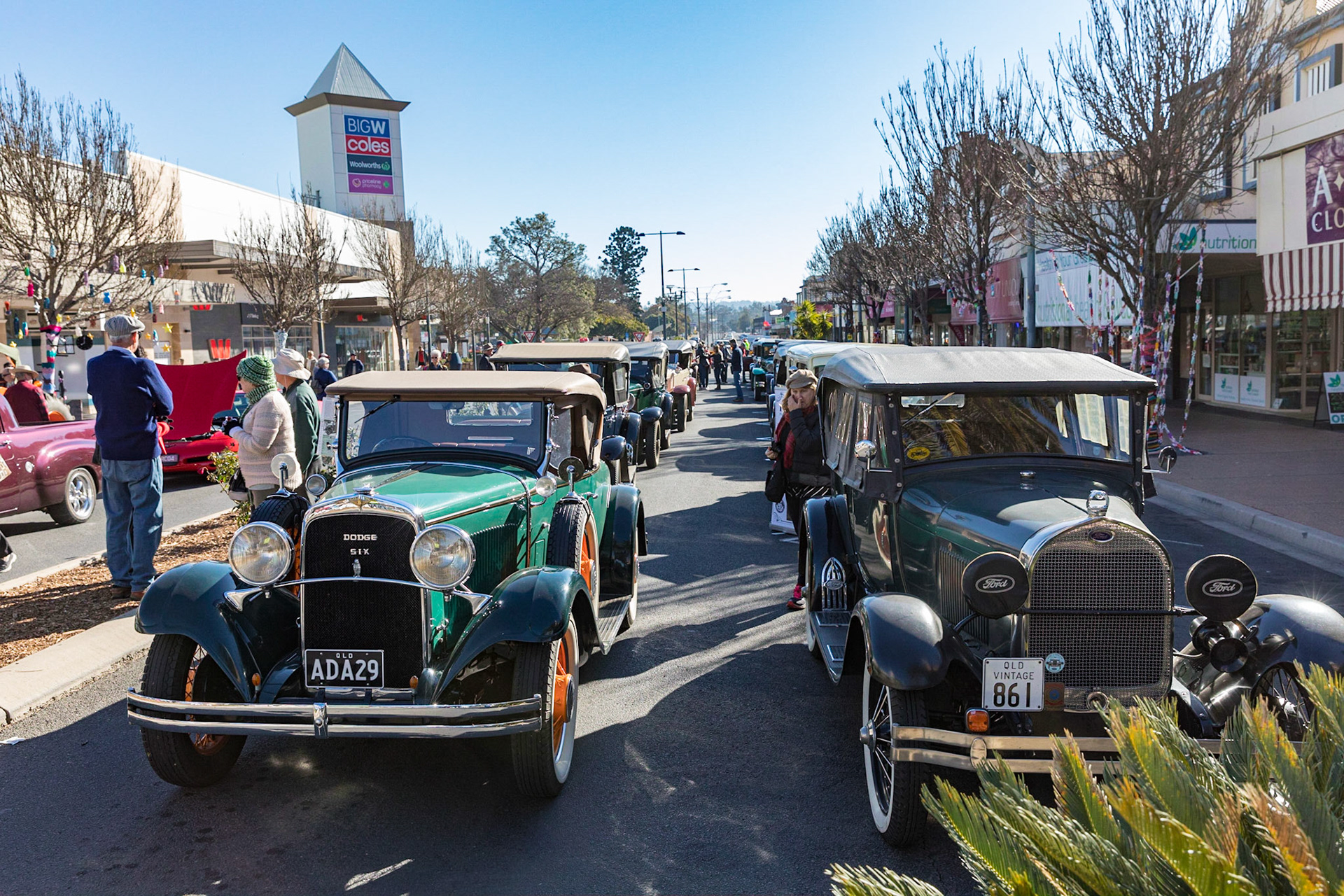 Grand Automobile Display on Palmerin