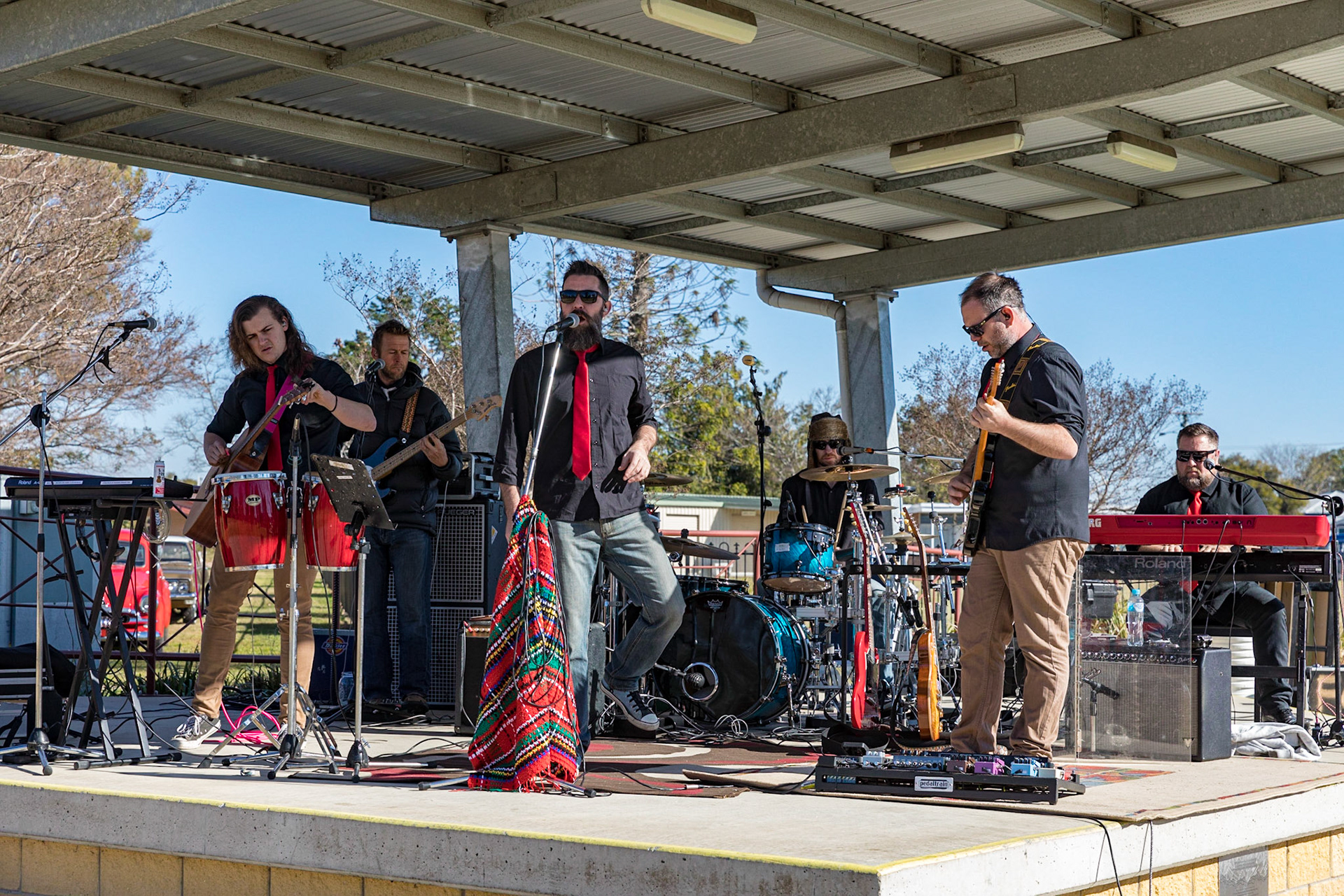 Grand Automobile Display on Palmerin