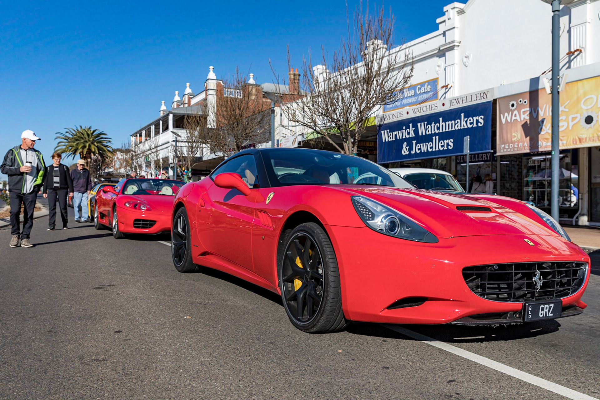 Grand Automobile Display on Palmerin