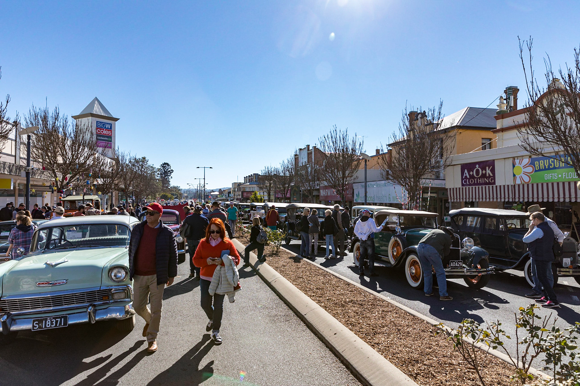 Grand Automobile Display on Palmerin