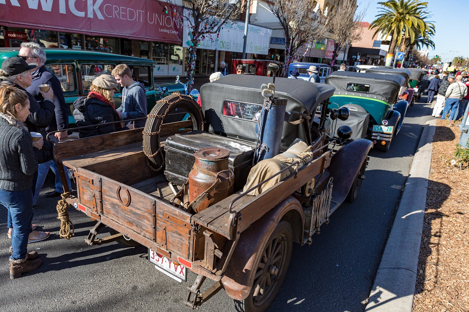 Grand Automobile Display on Palmerin