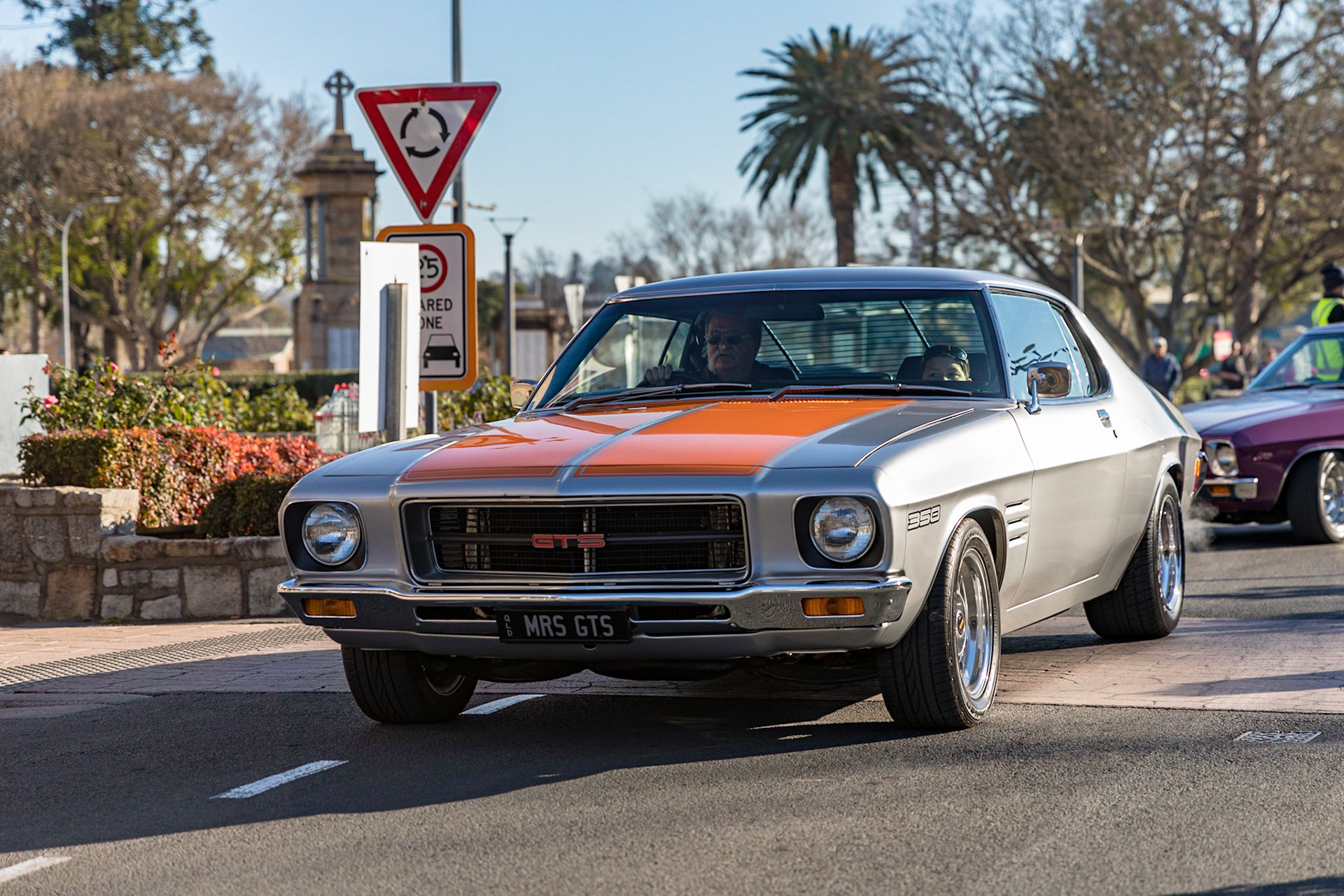 Grand Automobile Display on Palmerin