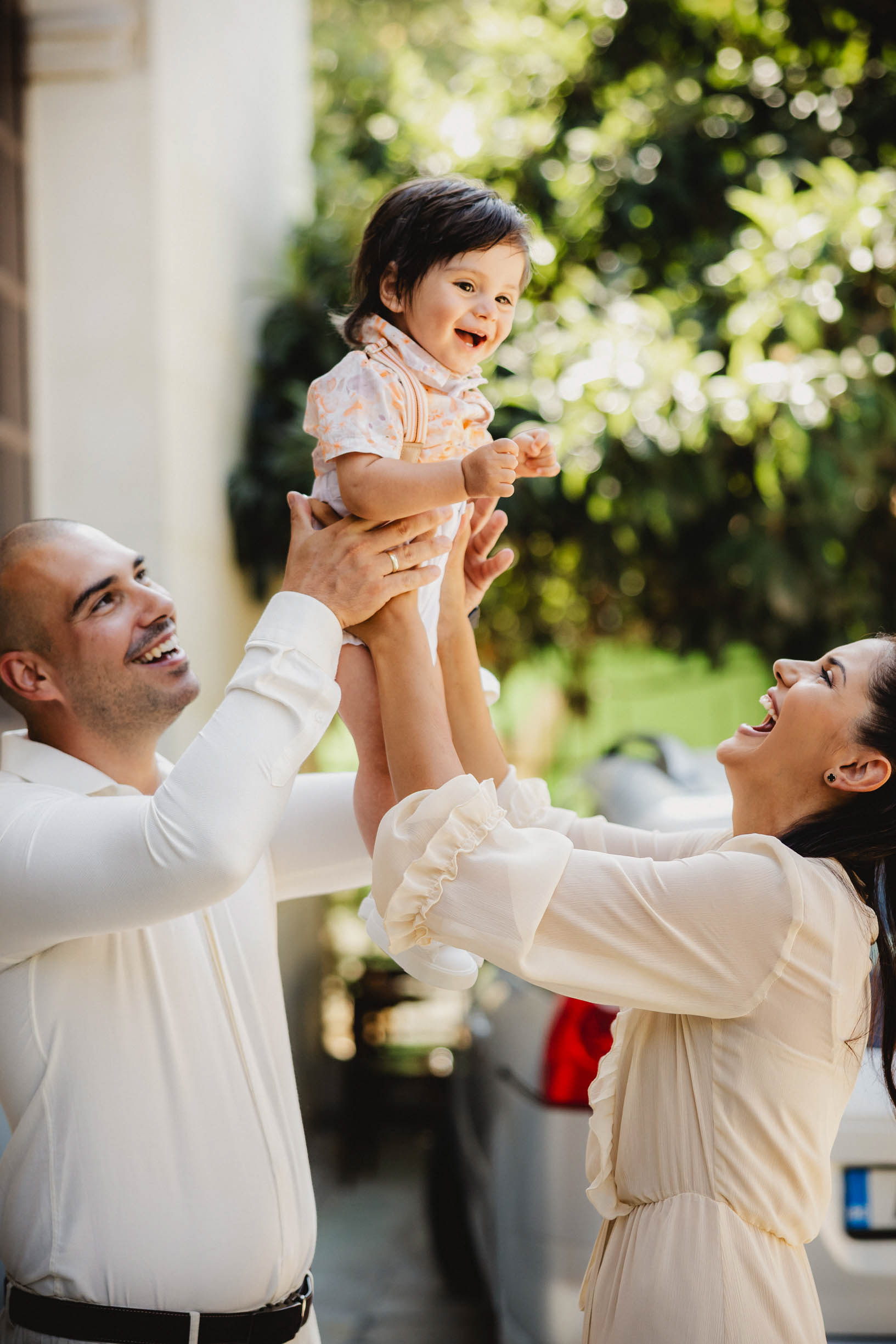 Фотосесия след свето кръщене в двора на Храм „Света Богородица“ - Бургас