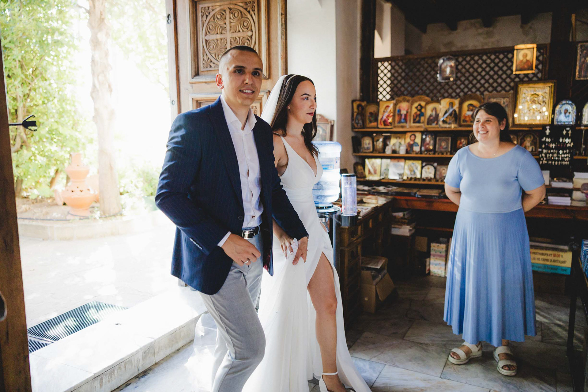 Топло посрещане на младоженците