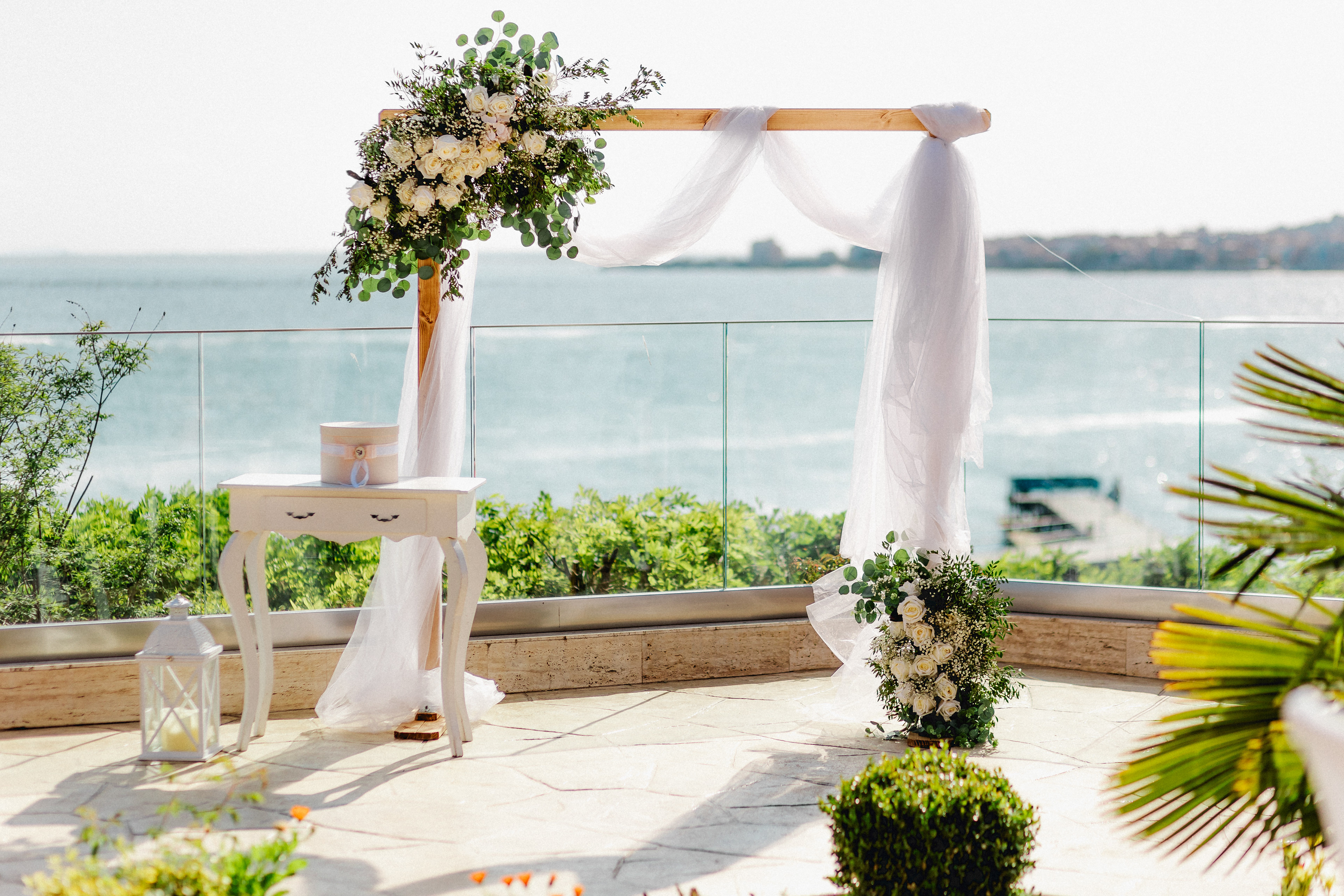 Сватбени арки под наем цени и наличности. Бохо стил, от дървен материал.