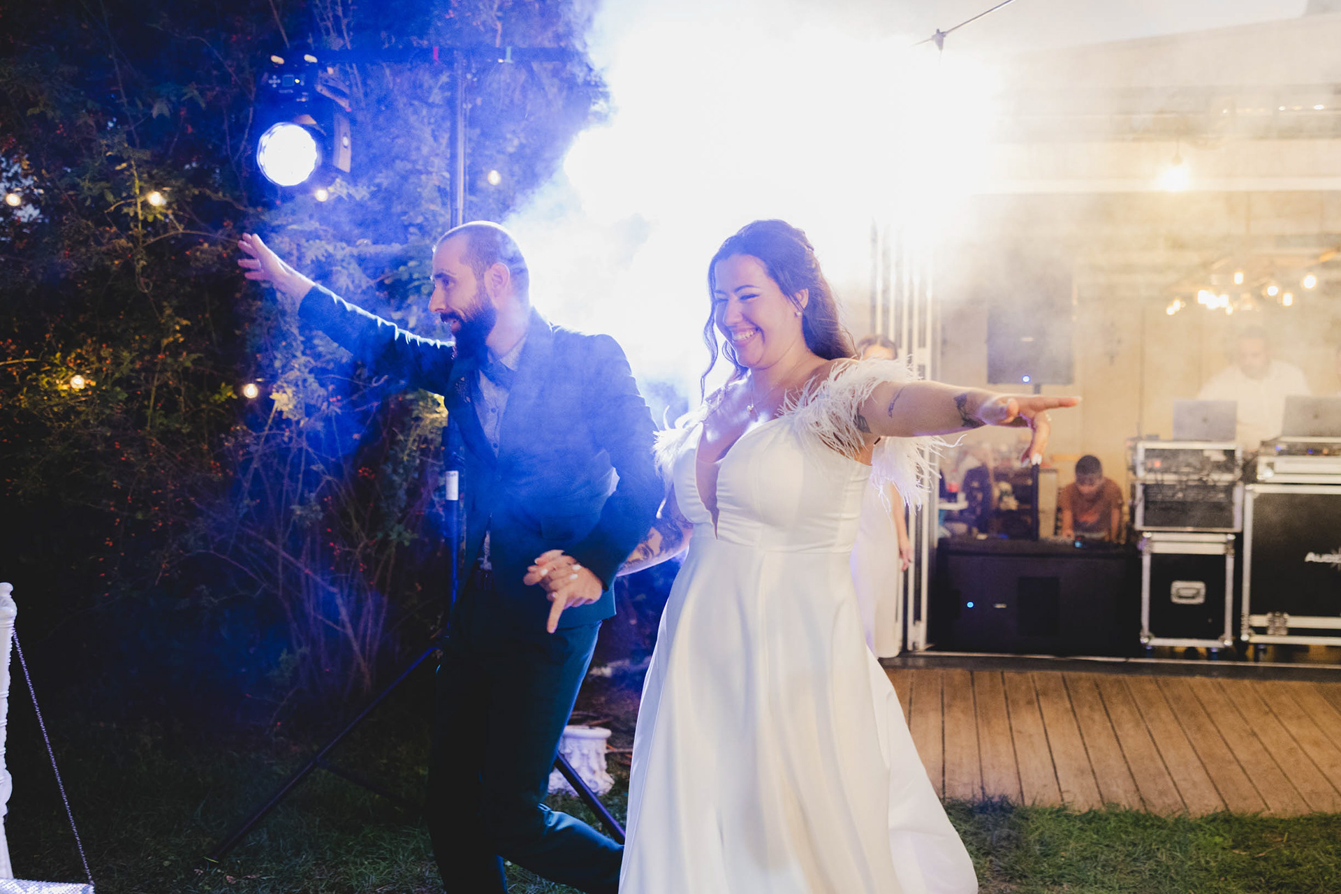 Младоженци на път към ресторанта в хотел Св Анастасия парк Росенец - Бургас