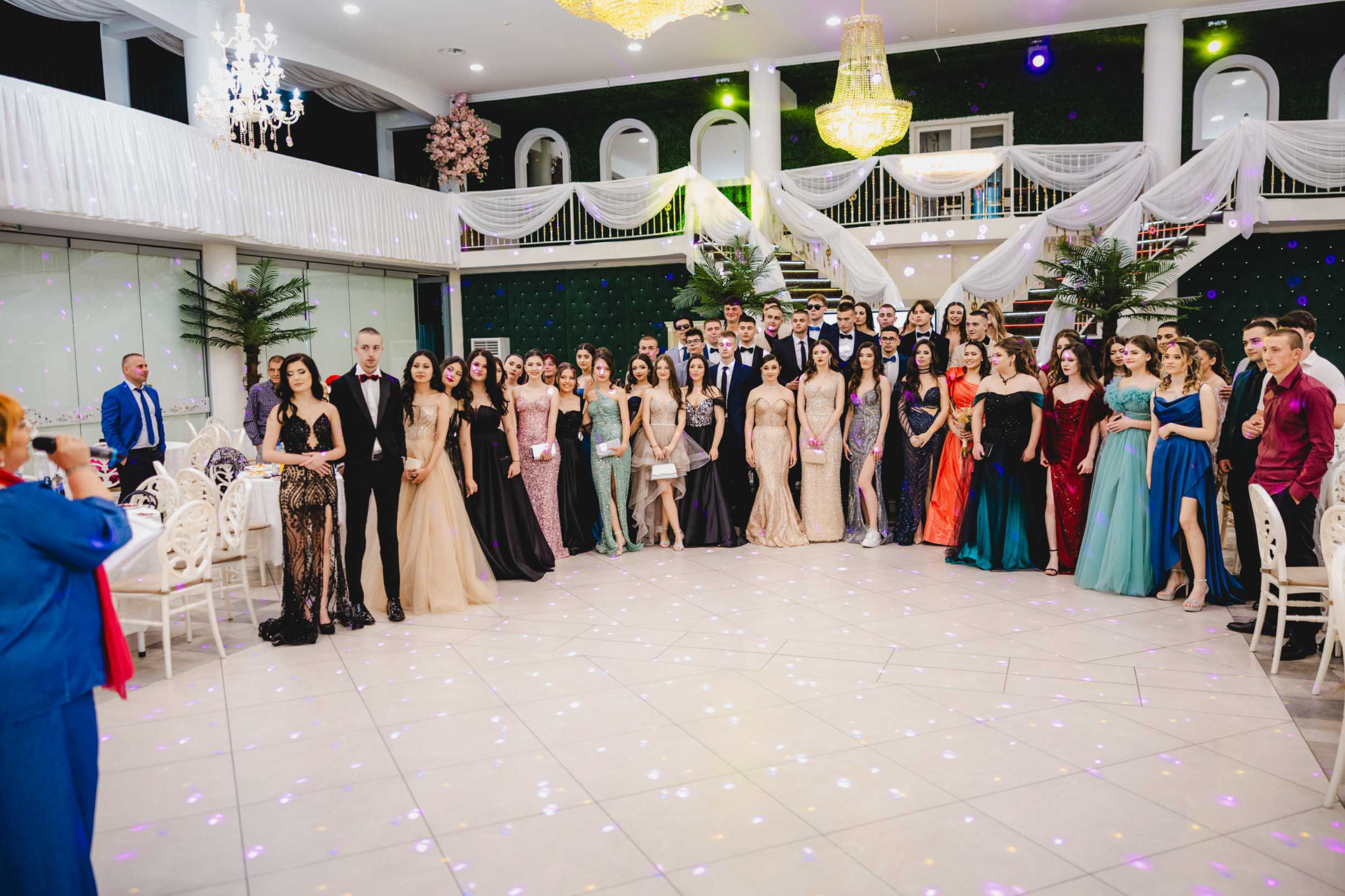 Абитуриентски бал в The Crown - Айтос. Фотосесия на випуска.