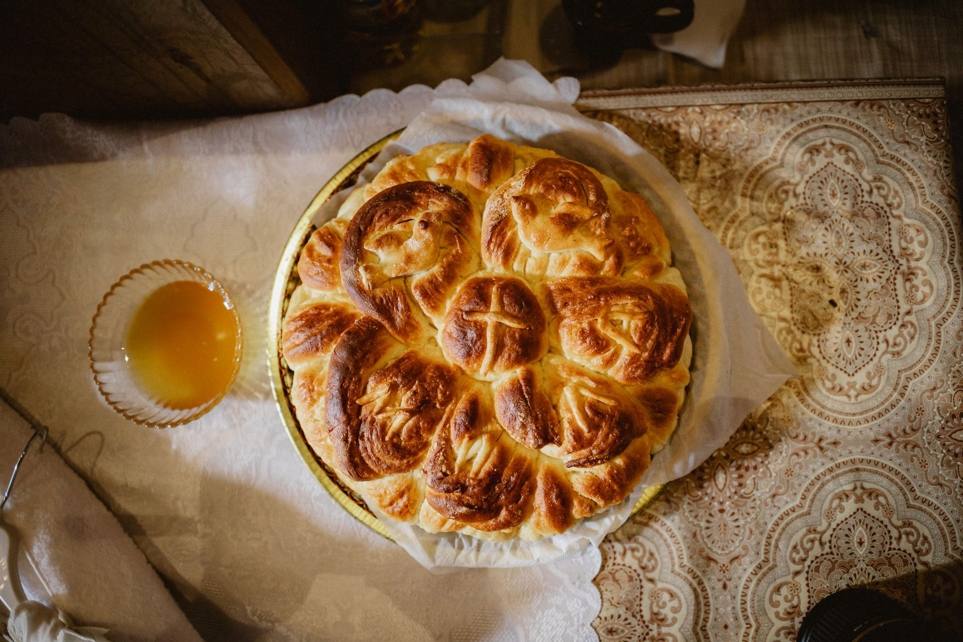 Пита за свето кръщение Бургас - професионален фотограф за заснемане на ритуал