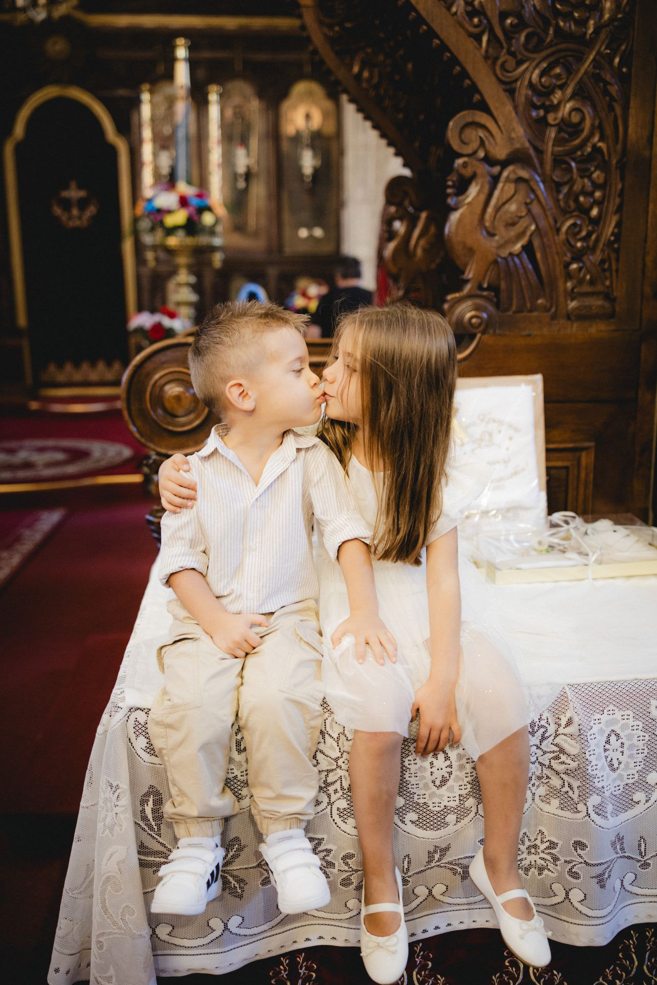 Брат и сестра преди свето кръщение в храм свети Кирил и Методий Бургас
