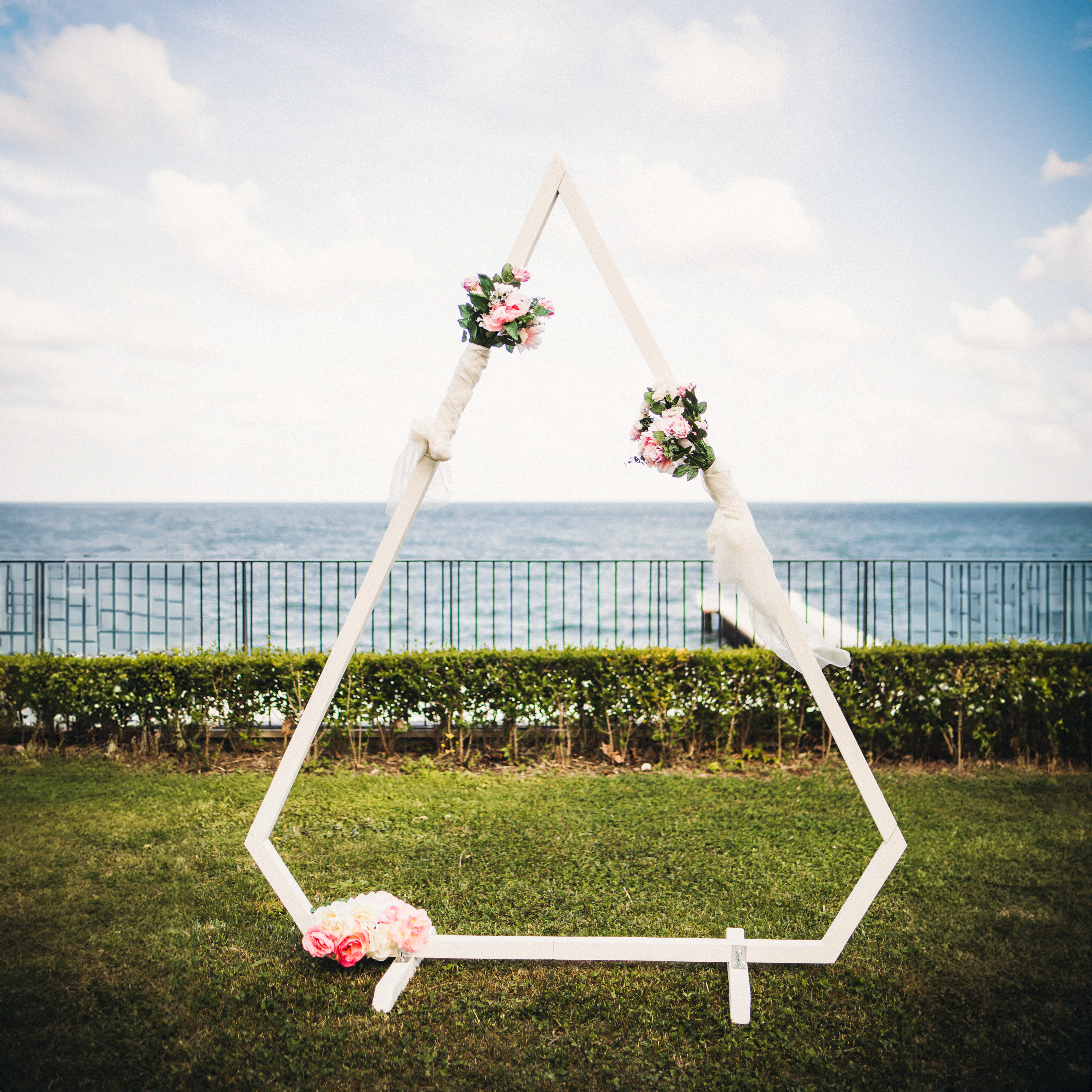 Сватбена арка диамант. Елегантен модел за вашата церемония.