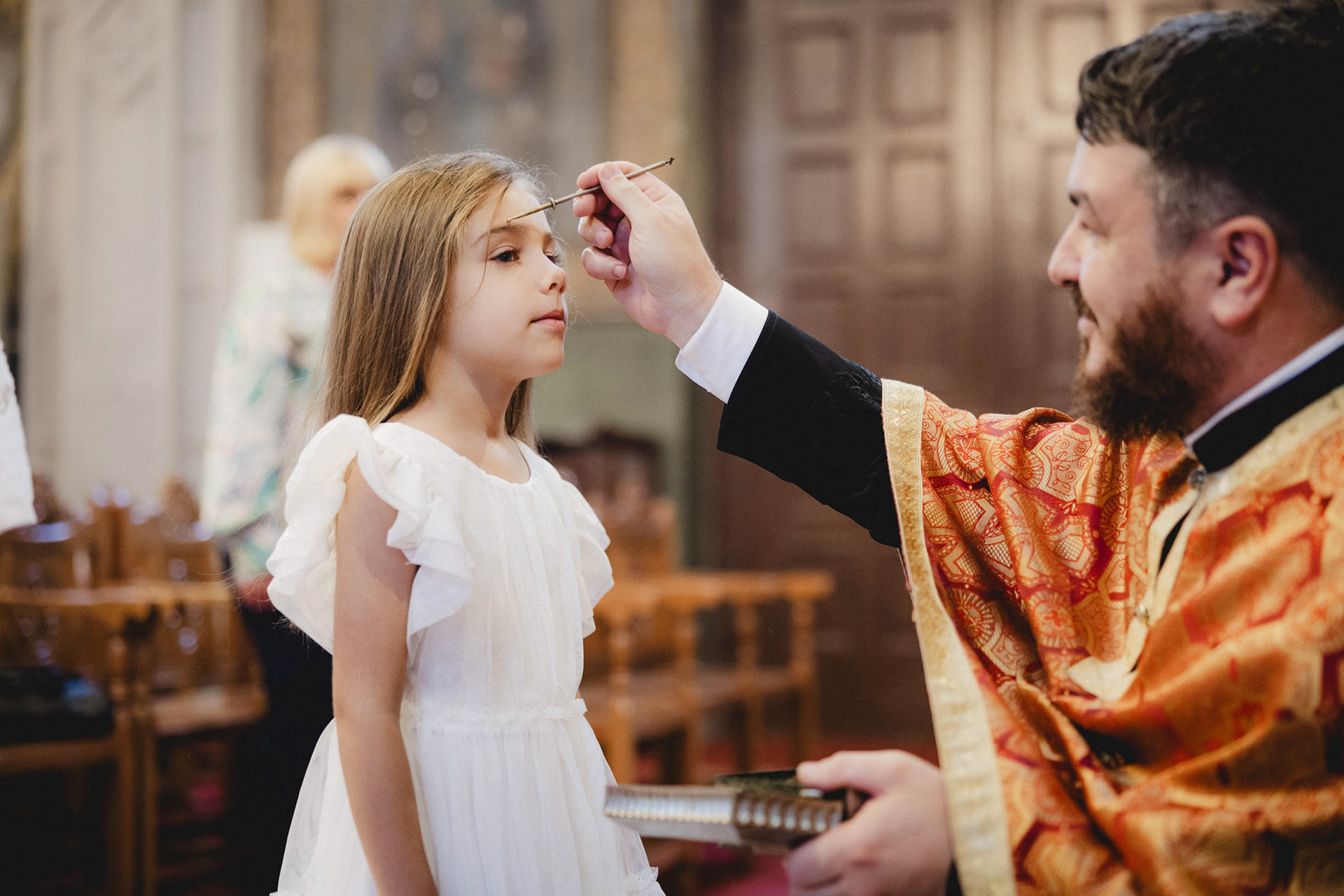 Фотограф кръщене Храм „Свети Свети Кирил и Методий“ Бургас - помазване с миро