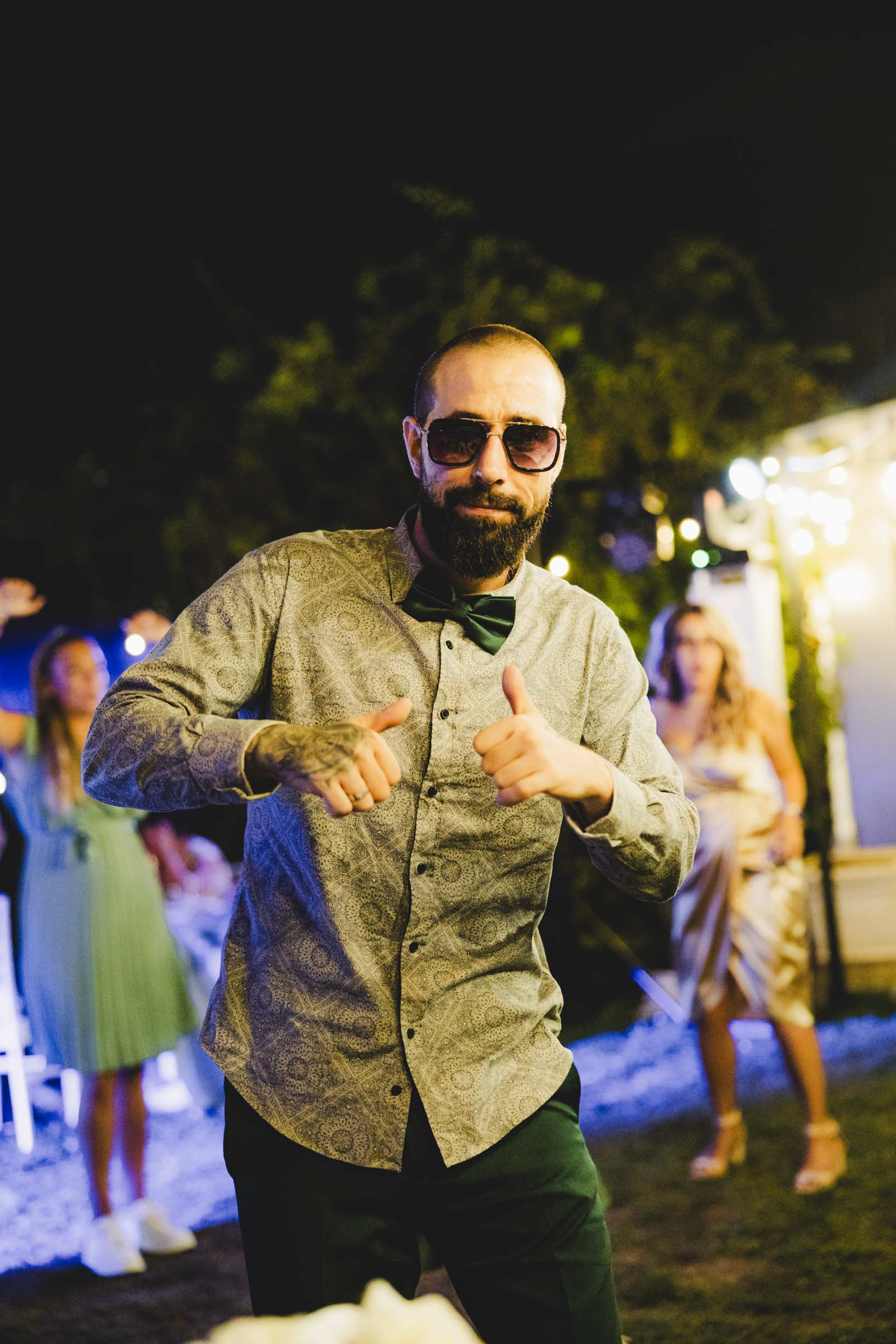 Младженецът е like a boss - нощен кадър от сватбата