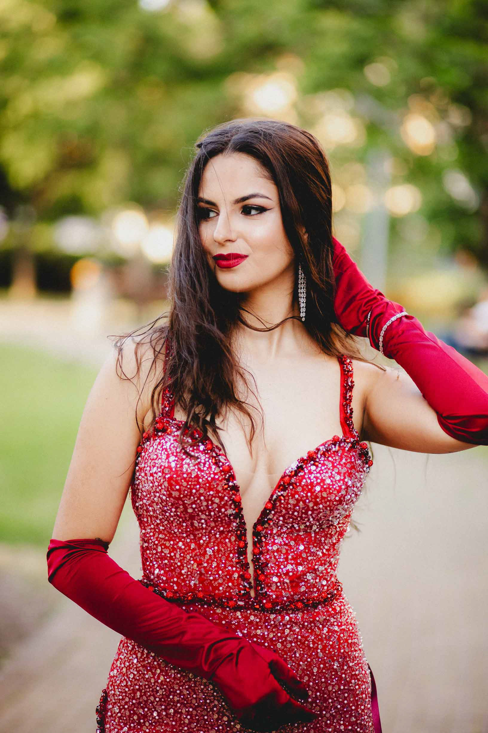 Снимки на червена рокля. Фотограф за 24-ти Май в Бургас.