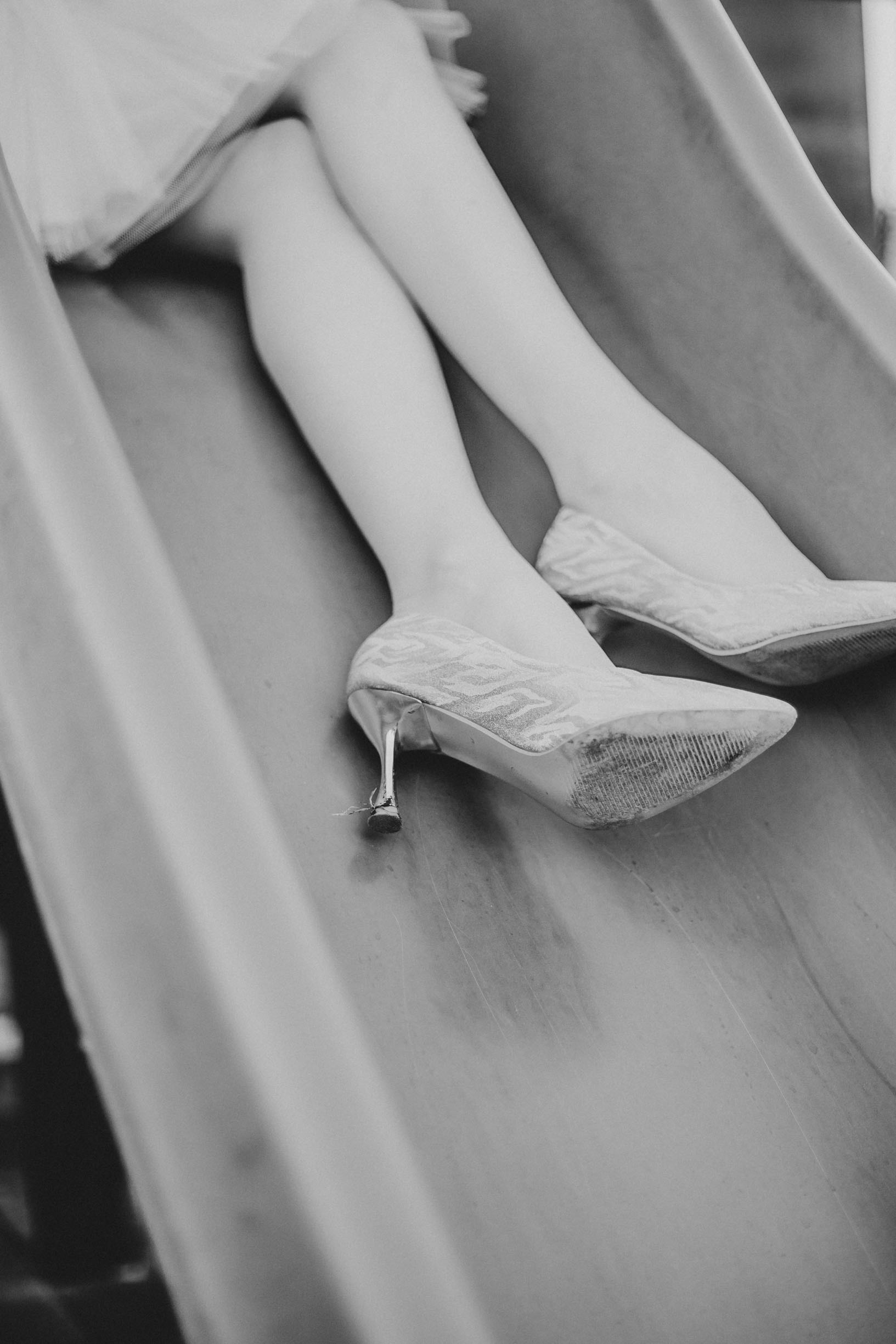 Черно бяла фотография на детайли. Снимки за бал цени.