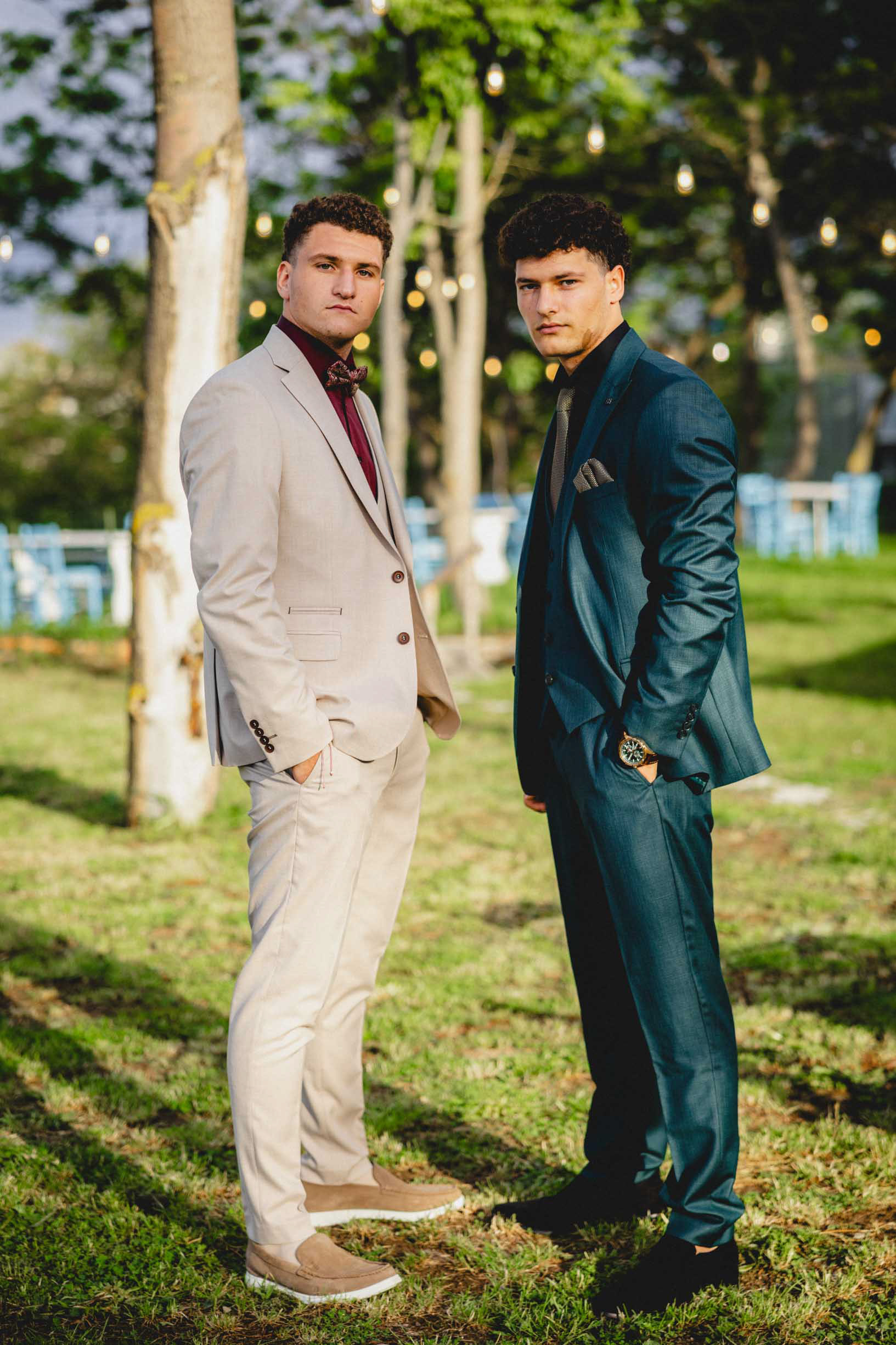 Абитуриентска фотосесия в Созопол - стилно позиране на близнаци 