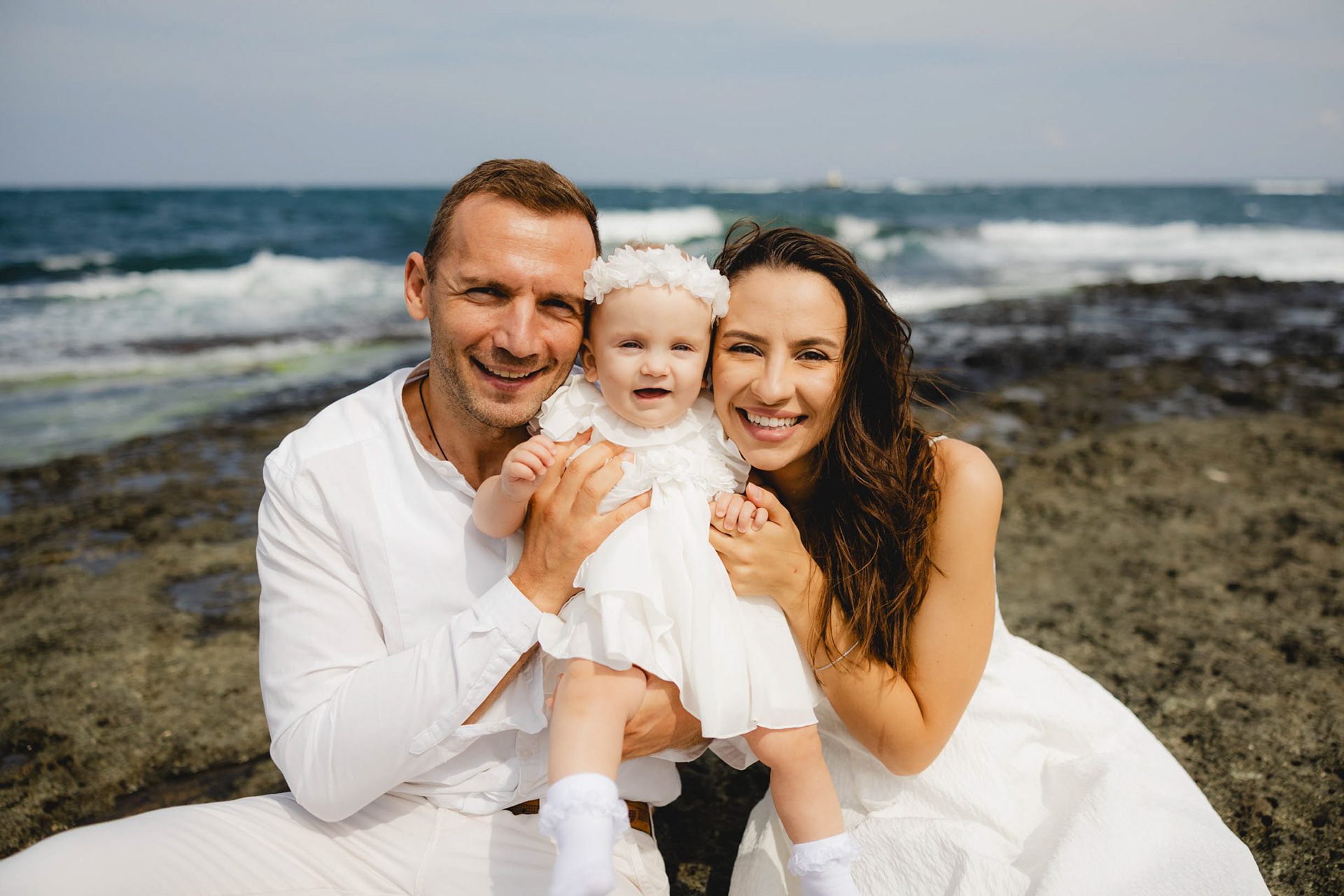 Семейна фотосесия в Царево след свето Кръщение в Църква „Св. Успение Богородично”