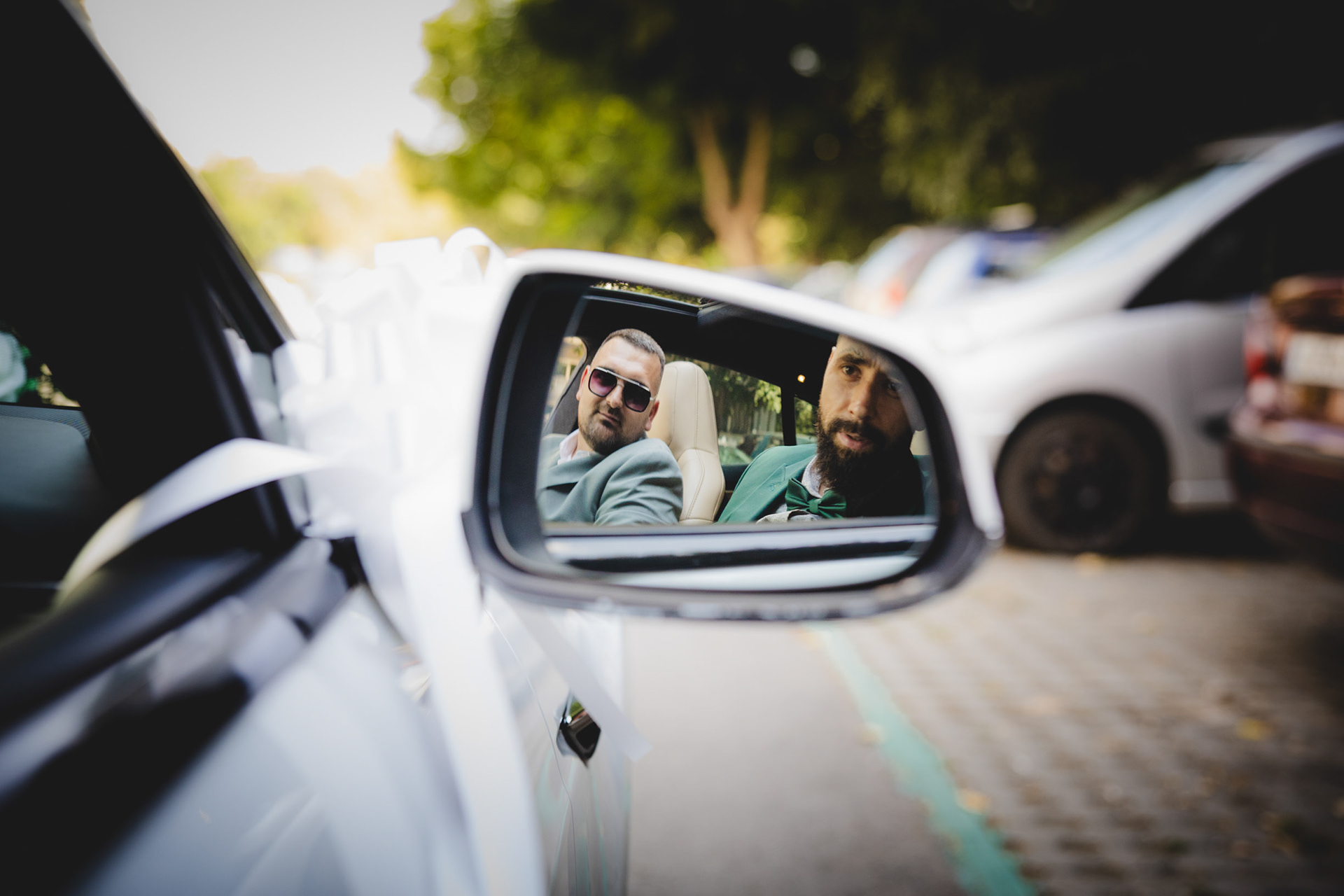 Кумът и младоженецът пристигнаха в Бургас за булката.