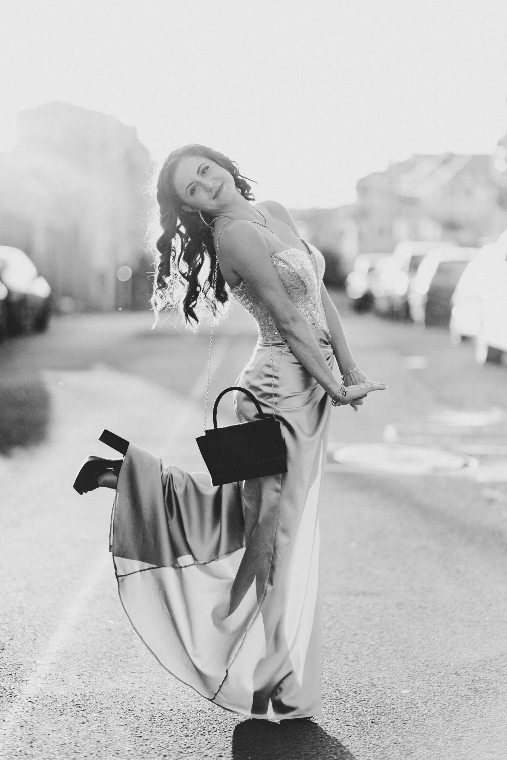 Черно-бяла абитуриентска фотография в Бургас.