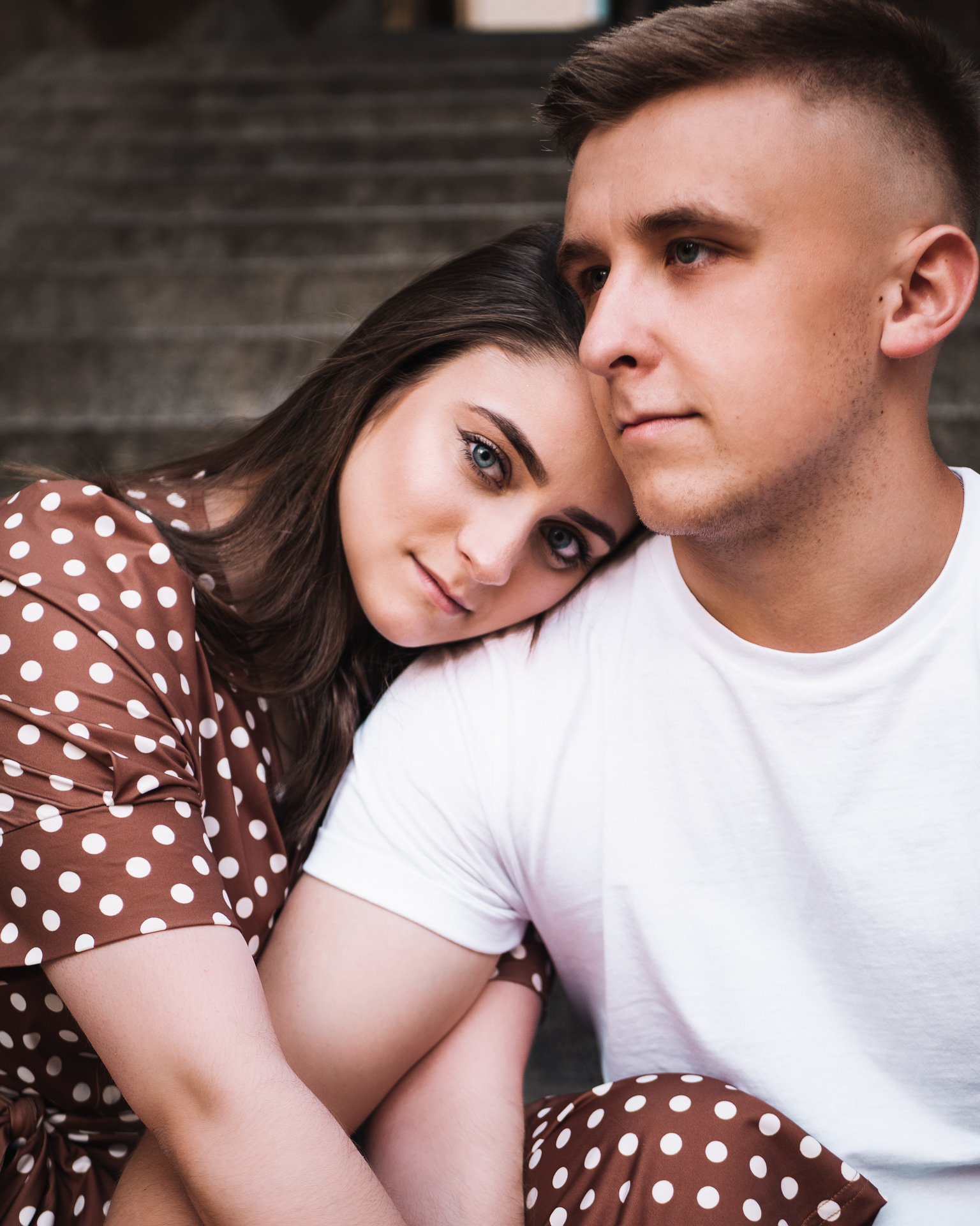 Sesja plenerowa pary na Starówce w Warszawie. Fotograf Warszawa.