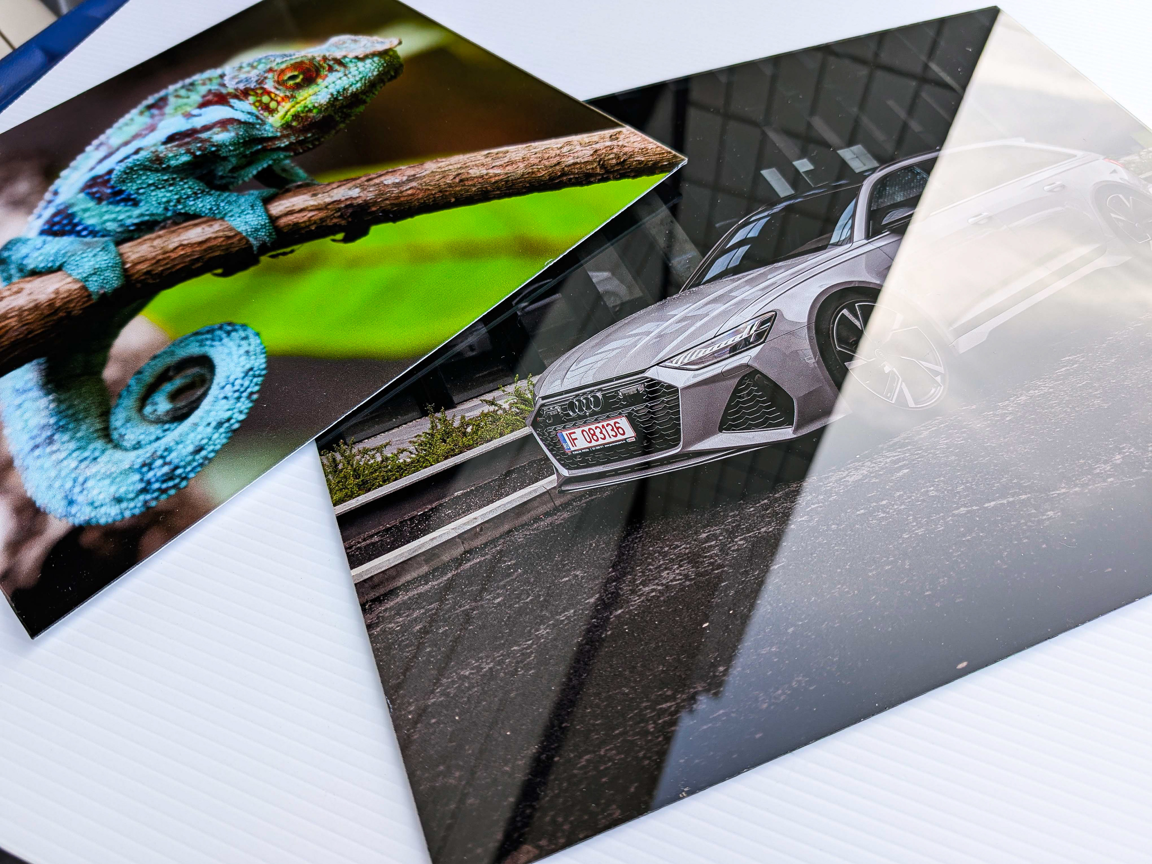 Acrylic Prints Chameleon Car