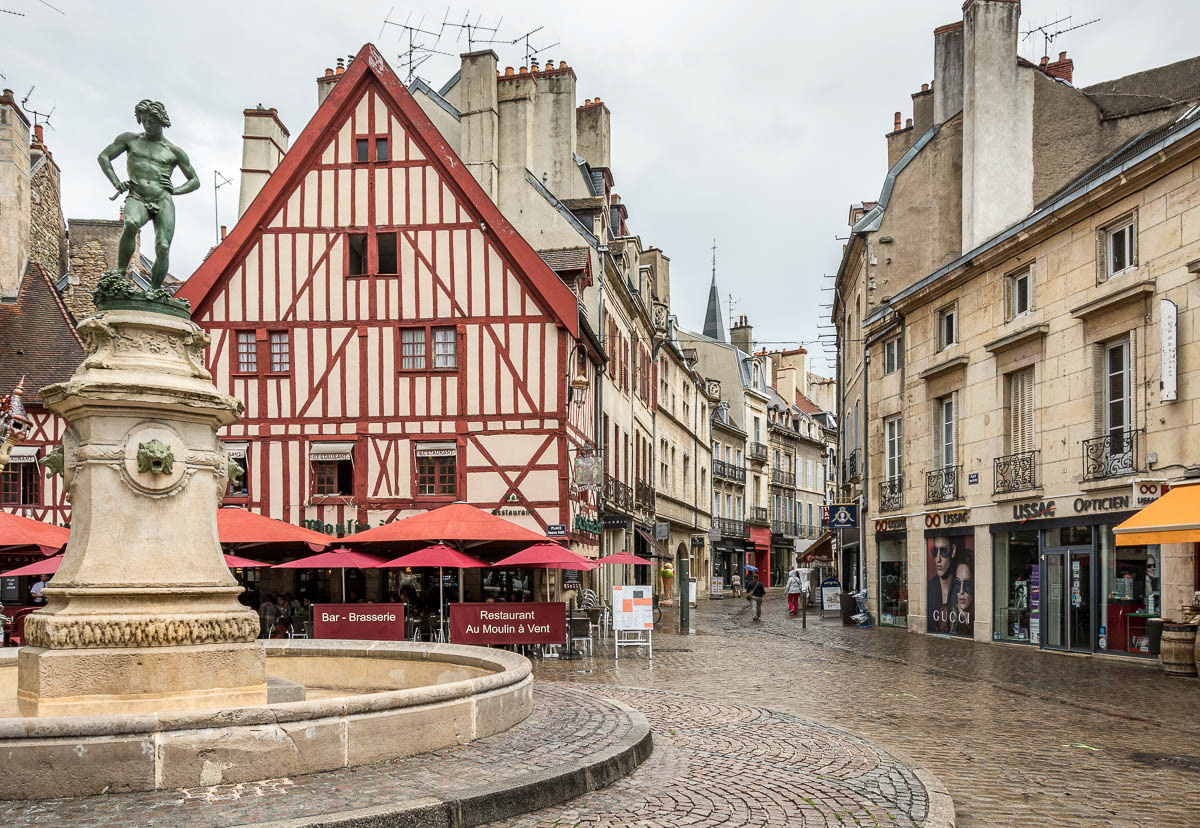 Place du Bareuzai, Dijon, Burgundy