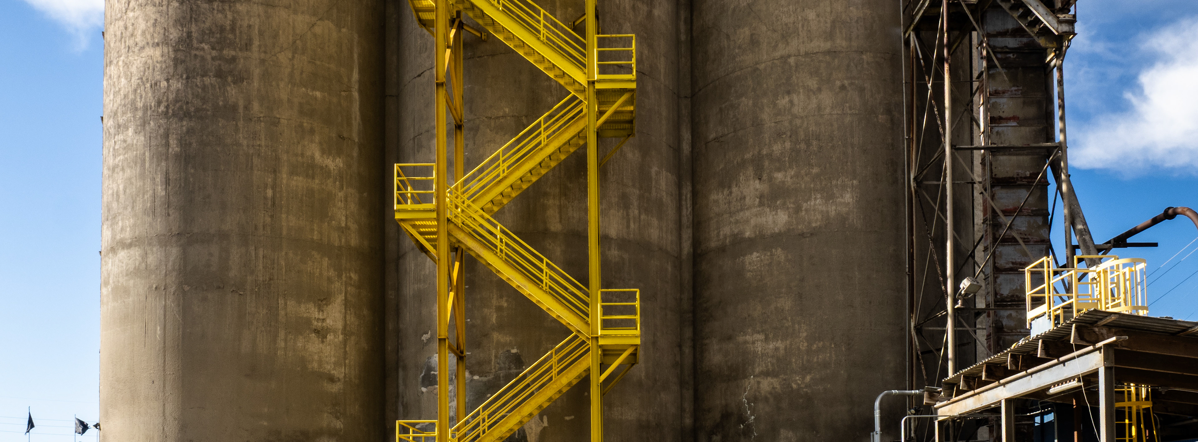 Hopefully this is raising a bunch of questions in your head, "like what is it?". No, it's not a grain silo, but a cement terminal. I love the contrast of the yellow agains the, you guessed it, cement.