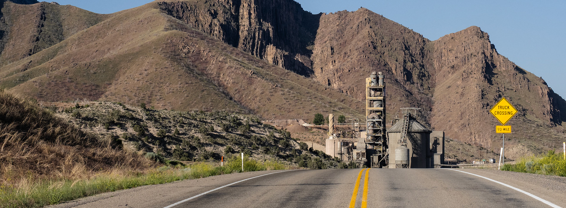 This place is a little intimidating as you come over the rise. A bit like something out of a post apocalyptic movie. So much so, I almost started looking for the War Rig. But it turned out this is only the Ash Grove cement powder plant.