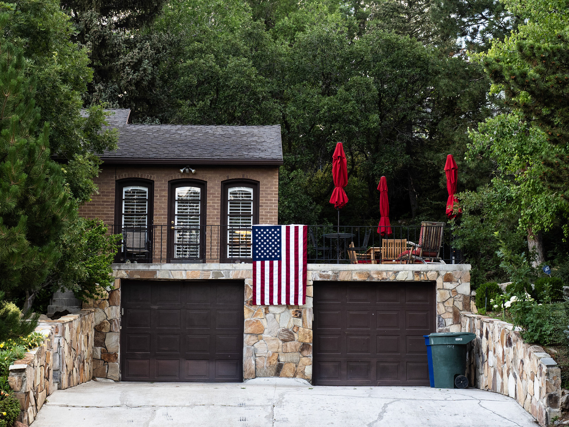 I was walking through the neighborhood this evening and this scene struck me. It seemed very simple and majestic to me.