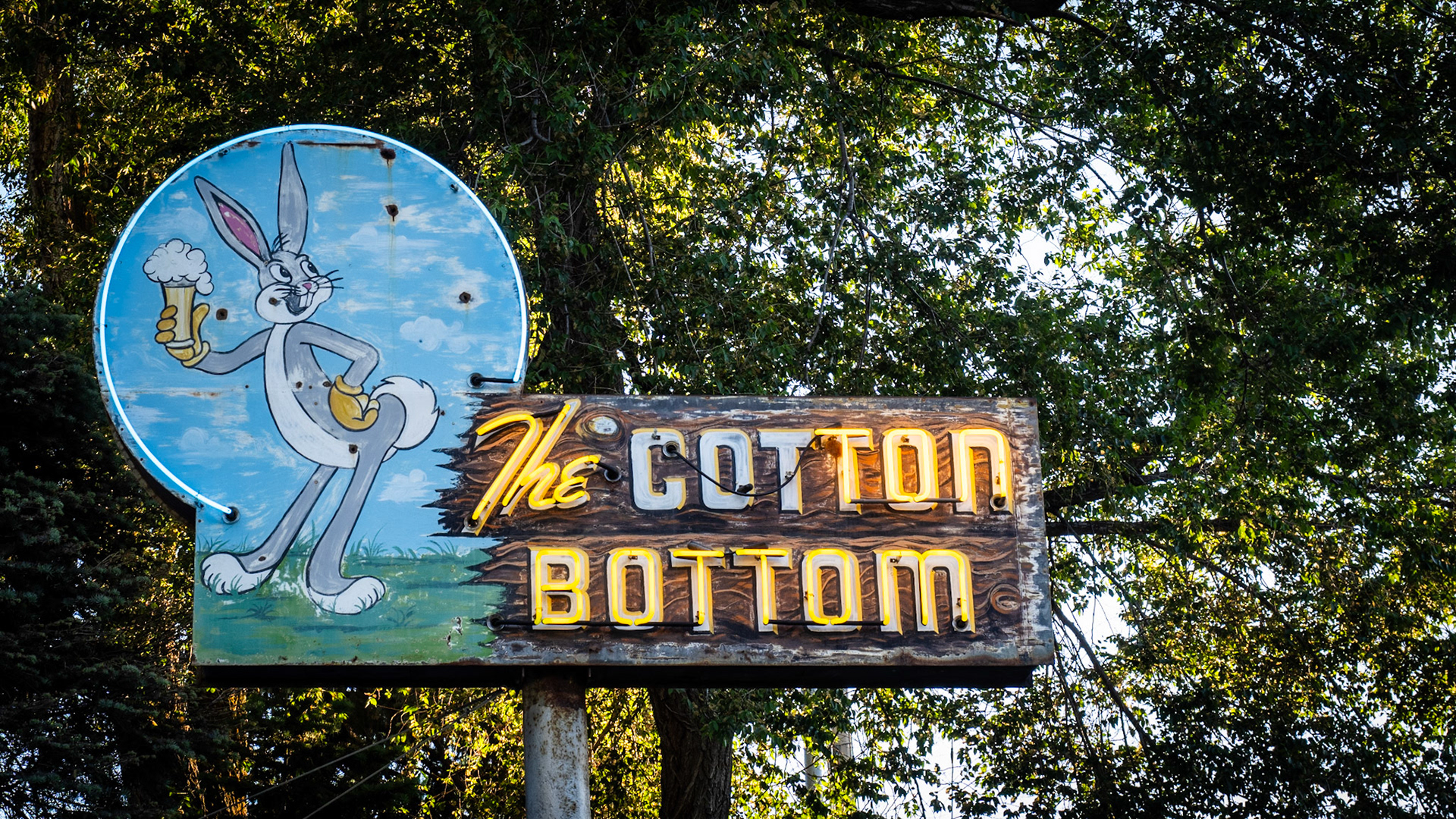 It's looking like an old sign weekend. I've only been to the Cotton Bottom once. An old helicopter buddy of mine and I had a burger here. Back then, it was kinda of a dive, but had the best garlic burger in the SL Valley. Now you need a G Wagon to fit in with the clientele.