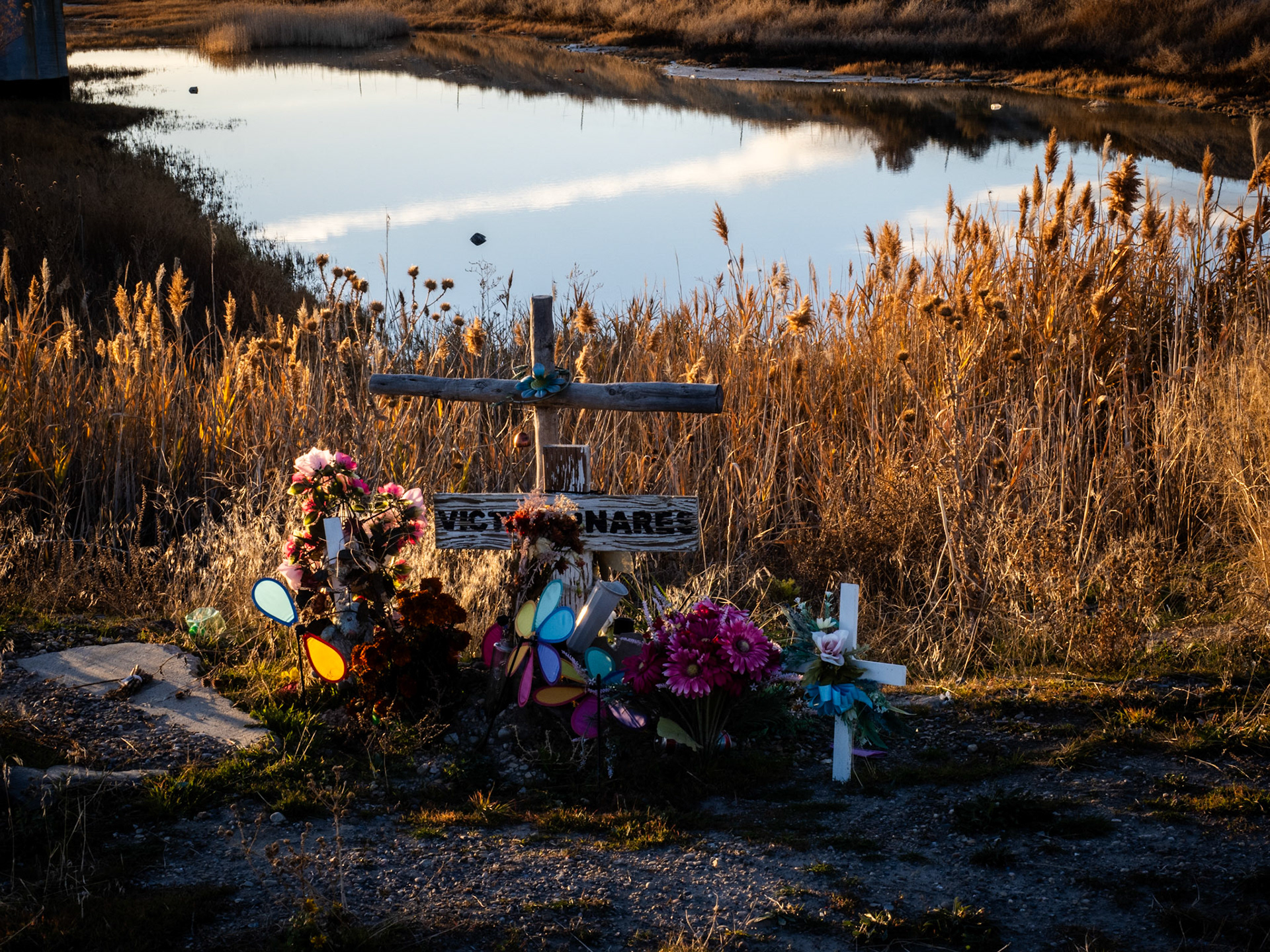 Daylight got away from me again today. So here's one from a safari a couple days ago. I do love the roadside memorials.