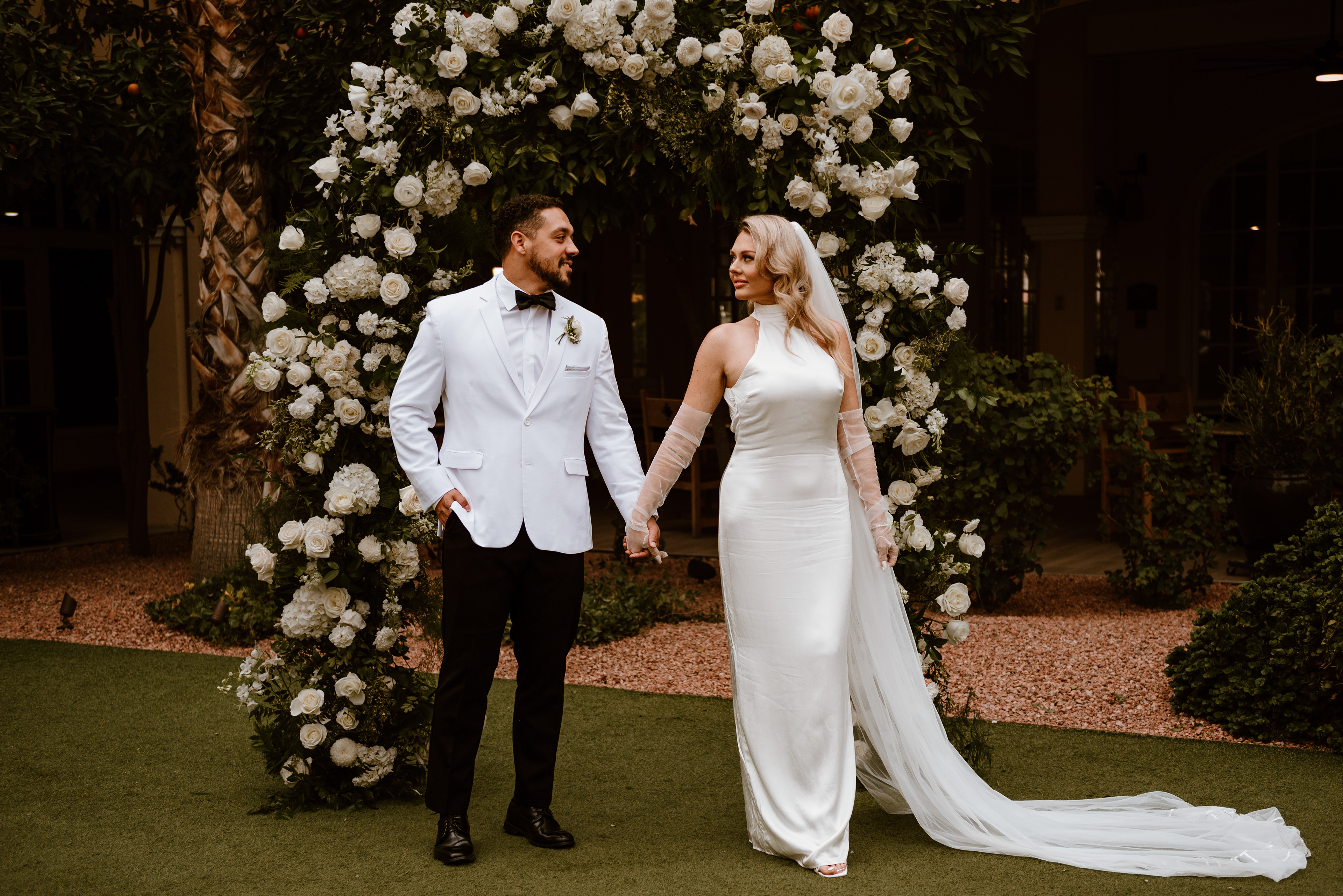Gorgeous Phoenix Wedding Photography Crown Plaza Chandler Arizona Libby Aos Photography