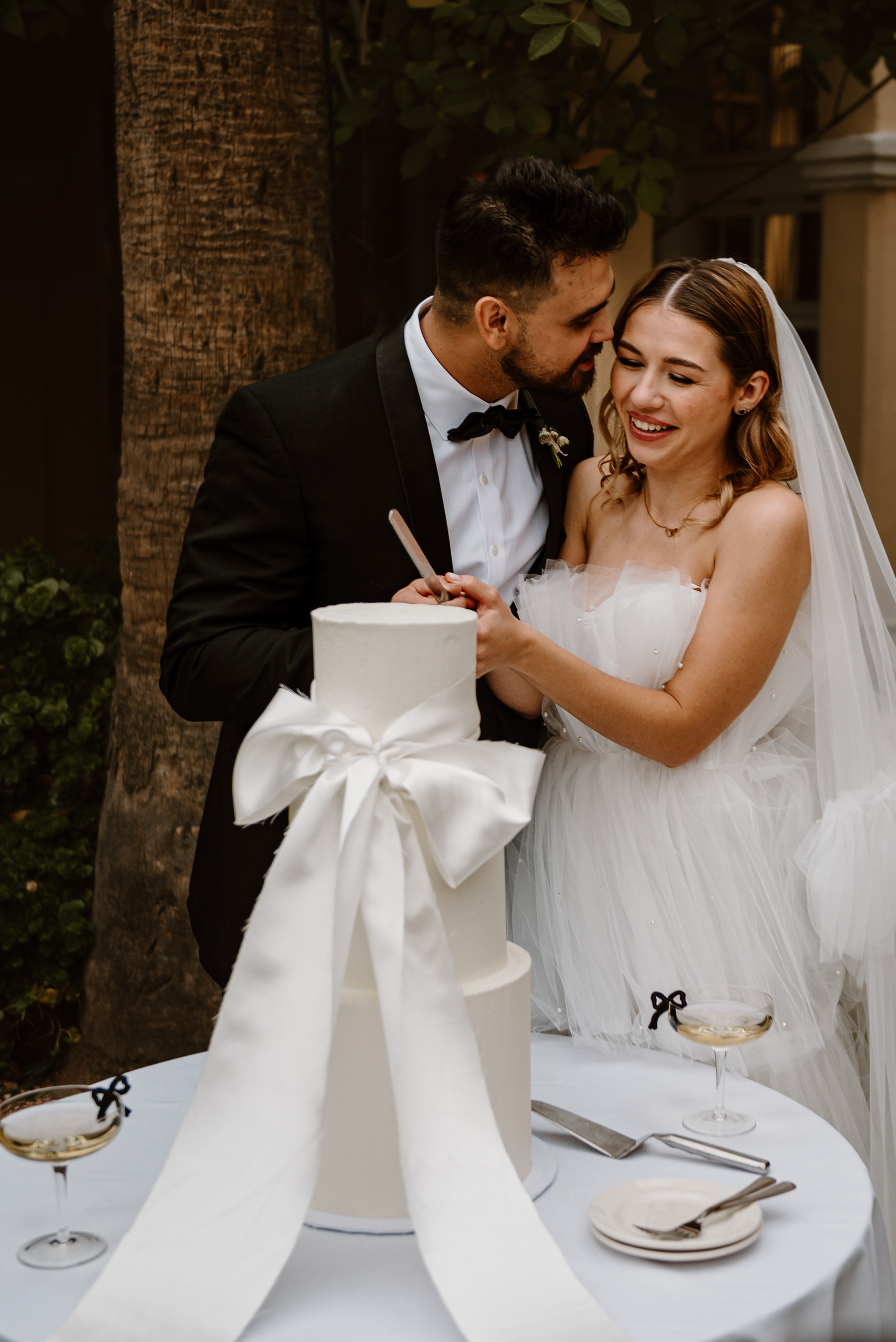 Gorgeous Phoenix Wedding Photography Crown Plaza Chandler Arizona Libby Aos Photography