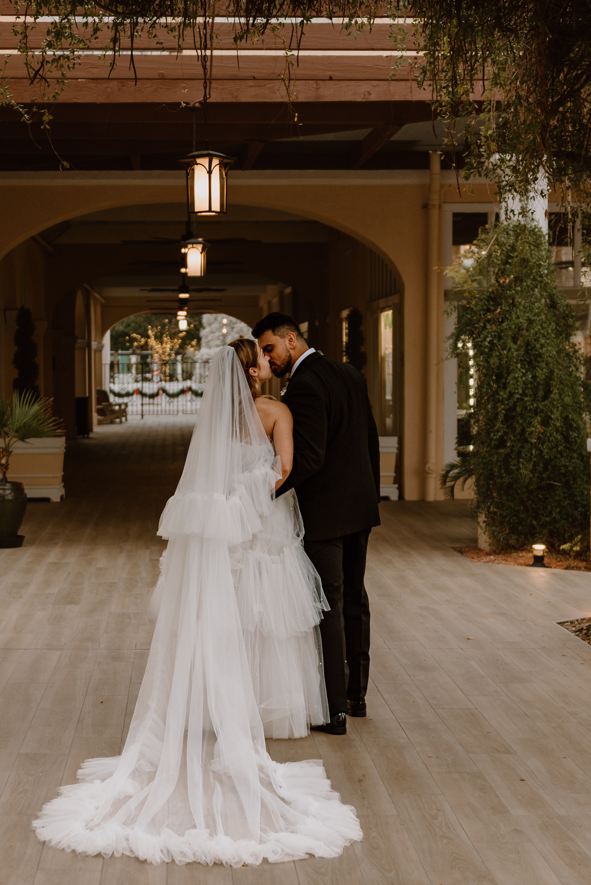 Gorgeous Phoenix Wedding Photography Crown Plaza Chandler Arizona Libby Aos Photography