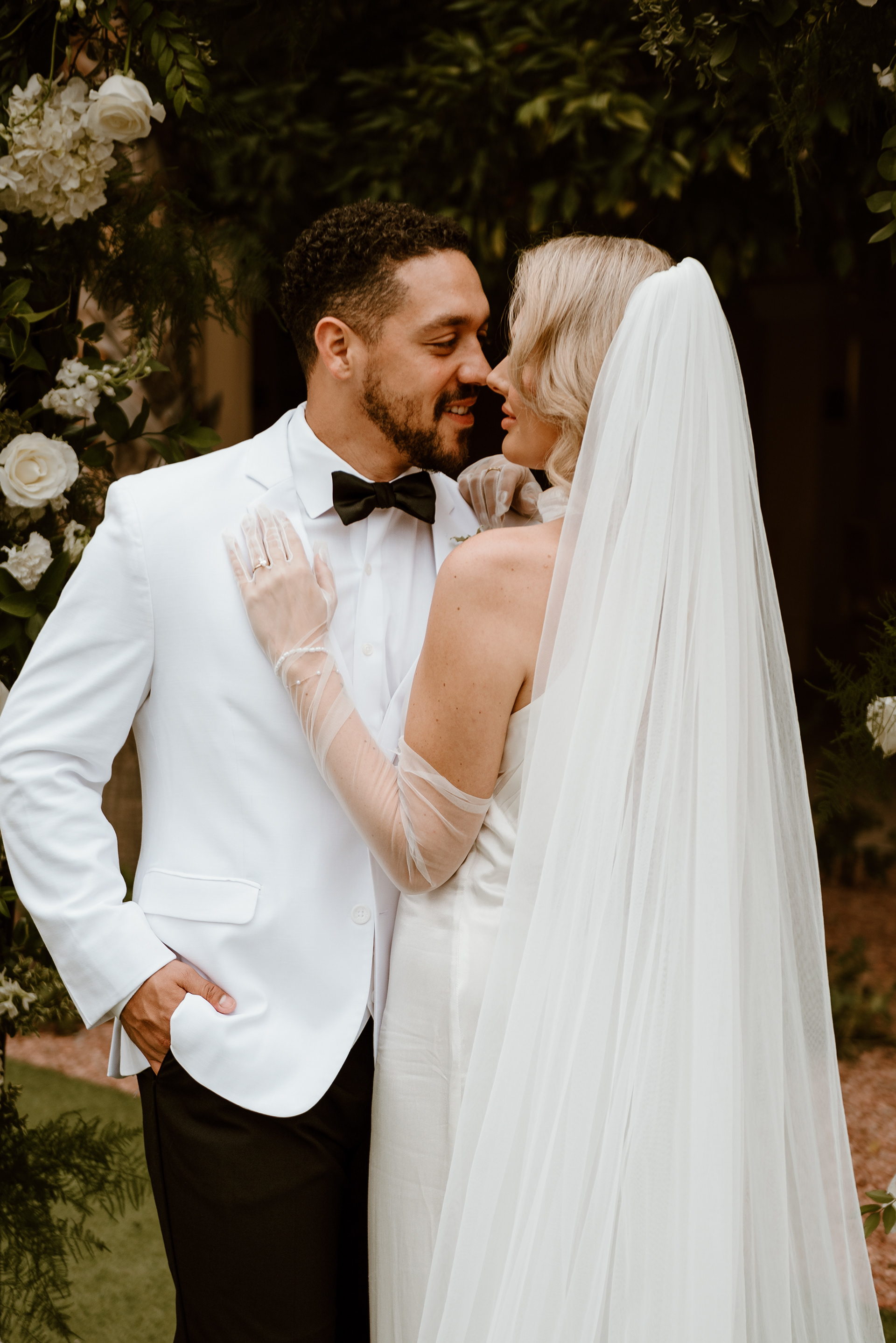 Gorgeous Phoenix Wedding Photography Crown Plaza Chandler Arizona Libby Aos Photography