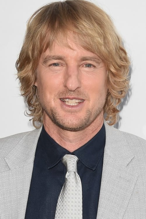 Owen Wilsons_In einem Interview mit der „Los Angeles Times“ im Jahr 2001 erklärte Owen Wilson, dass er sich seine Nase beim Football bereits mehrfach gebrochen hat. Gerüchten zufolge soll Owen in seiner Schulzeit außerdem ein richtiger Rabauke gewesen sein, der keine Rangelei ausließ. Da verwundert es kaum, dass Owen in der 10. Klasse seiner Highschool verwiesen wurde - und seine Nase bis heute auffallend krumm ist.