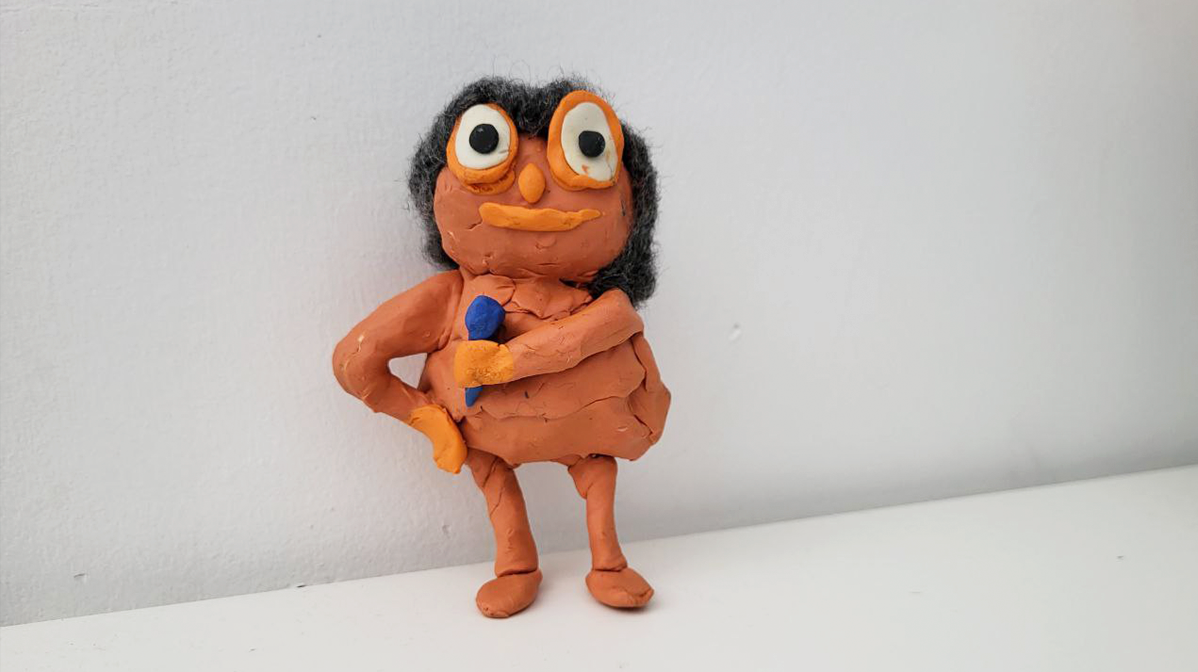 Donte ist ein Lebensfroher Charakter. Sie ist ein wenig kurvig, aber super Selbstbewusst und trägt ein Mikrofon in der Hand, weil sie gerne auf der Bühne steht und singt.