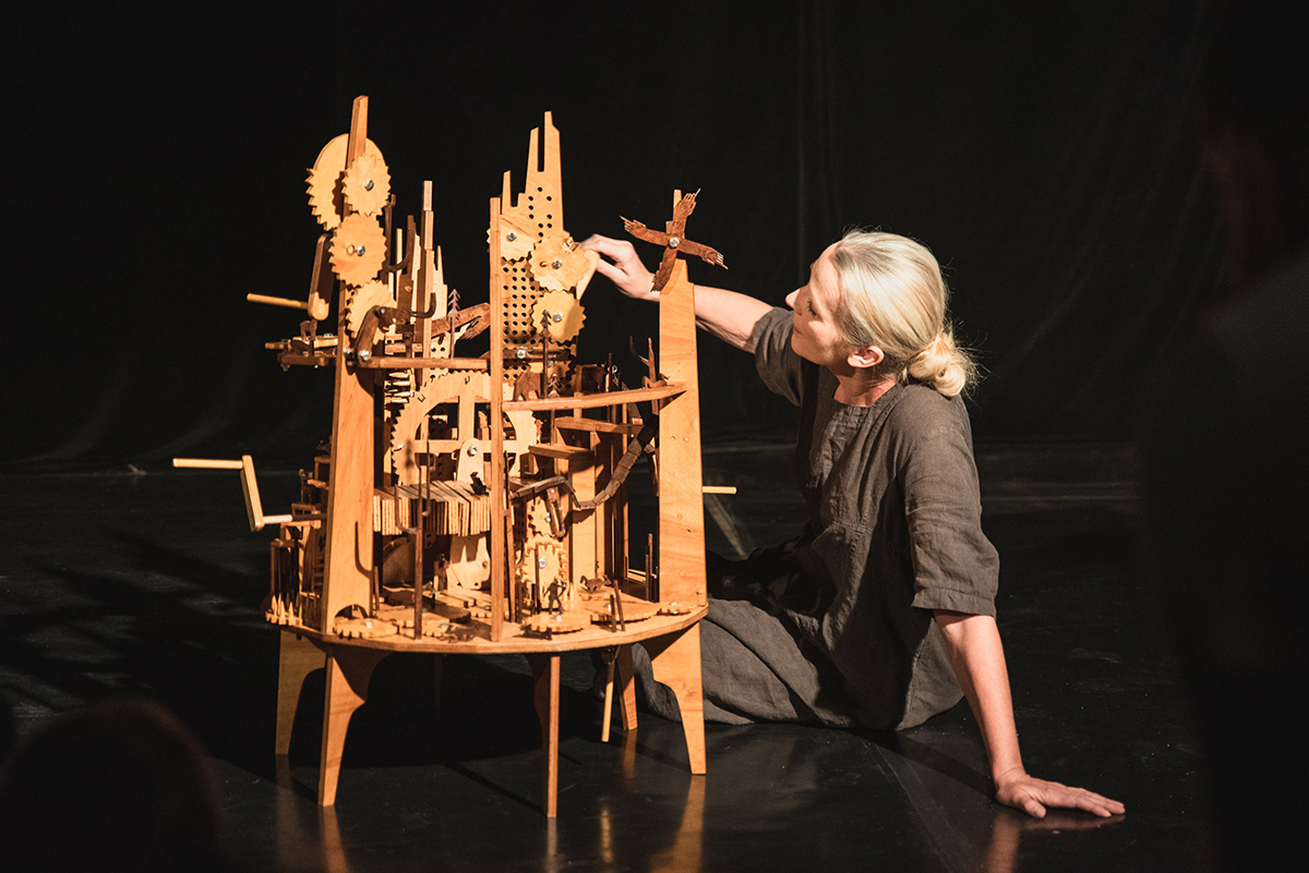 „Opowieść na korbkę” - Teatr Pracownia Lalek