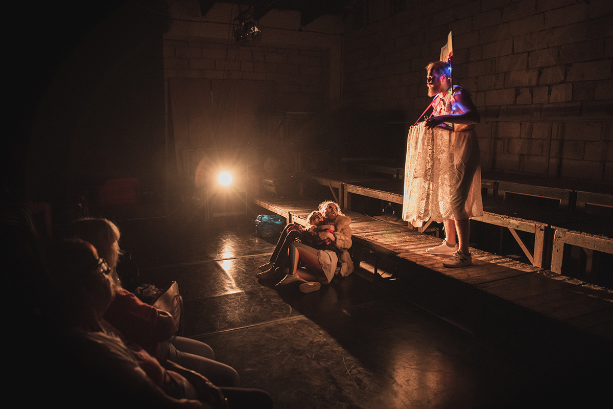 „Dwoje biednych Rumunów mówiących po polsku”, Teatr Orbity